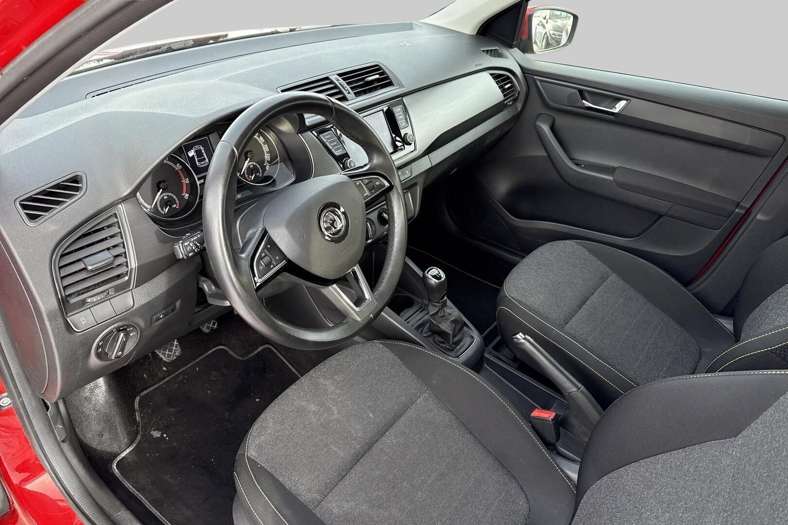 Skoda Fabia iso kuva 2