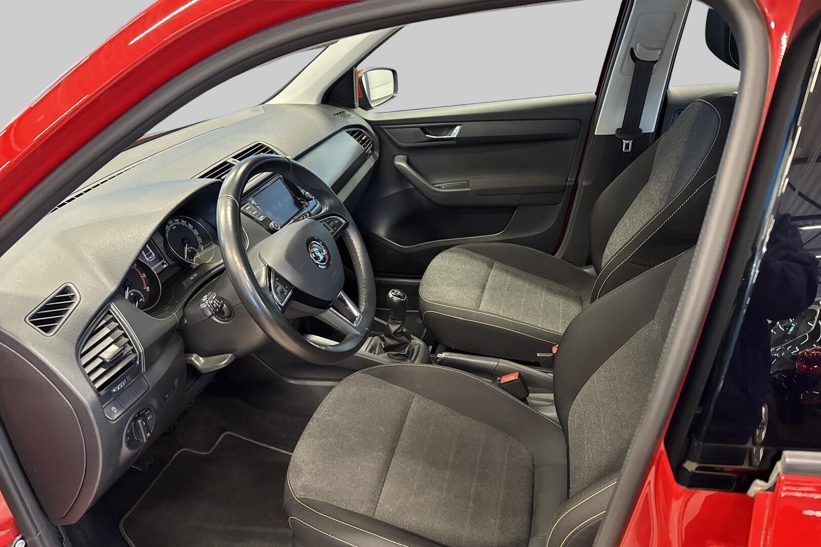 Skoda Fabia iso kuva 9