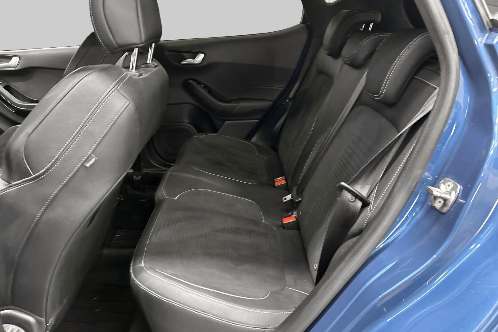 Ford Fiesta iso kuva 8