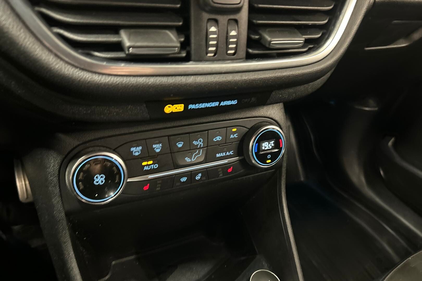Ford Fiesta iso kuva 14