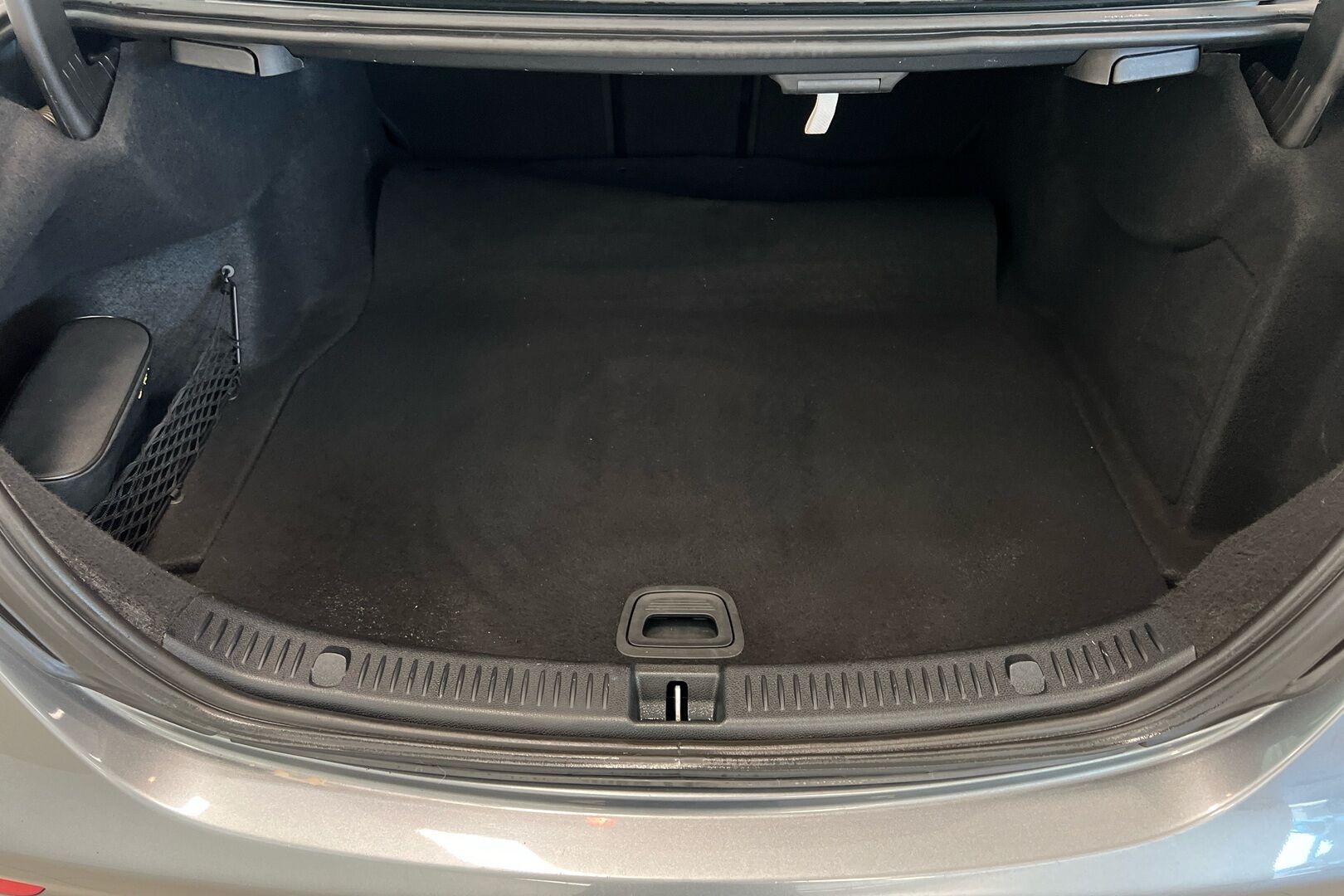 Mercedes-Benz E iso kuva 10