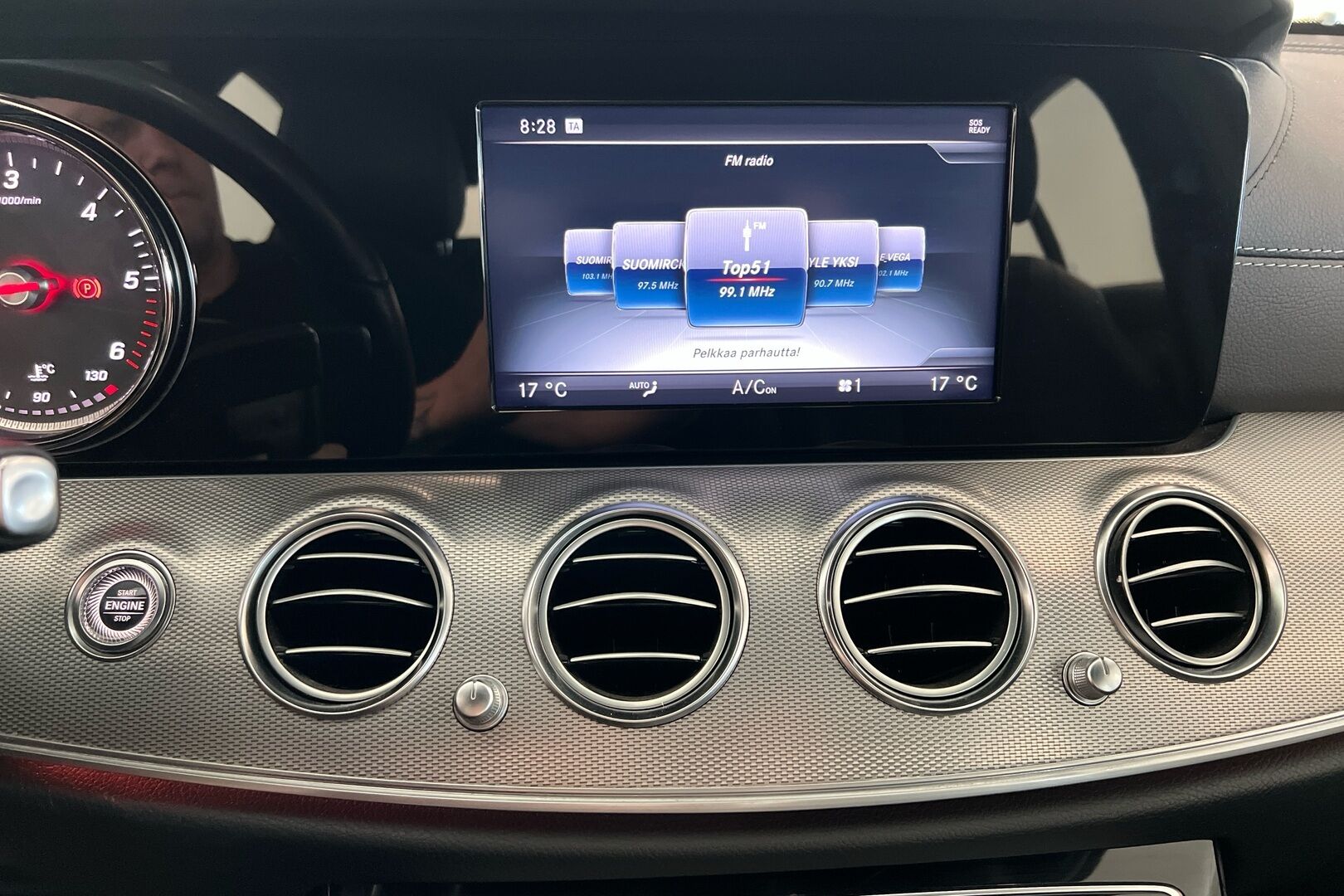 Mercedes-Benz E iso kuva 13
