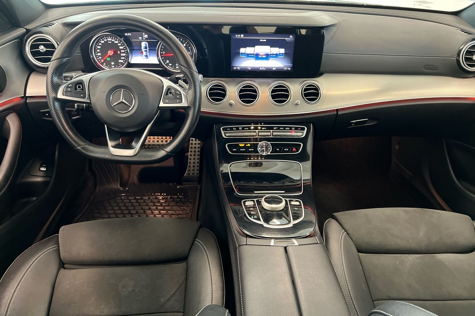 Mercedes-Benz E iso kuva 19