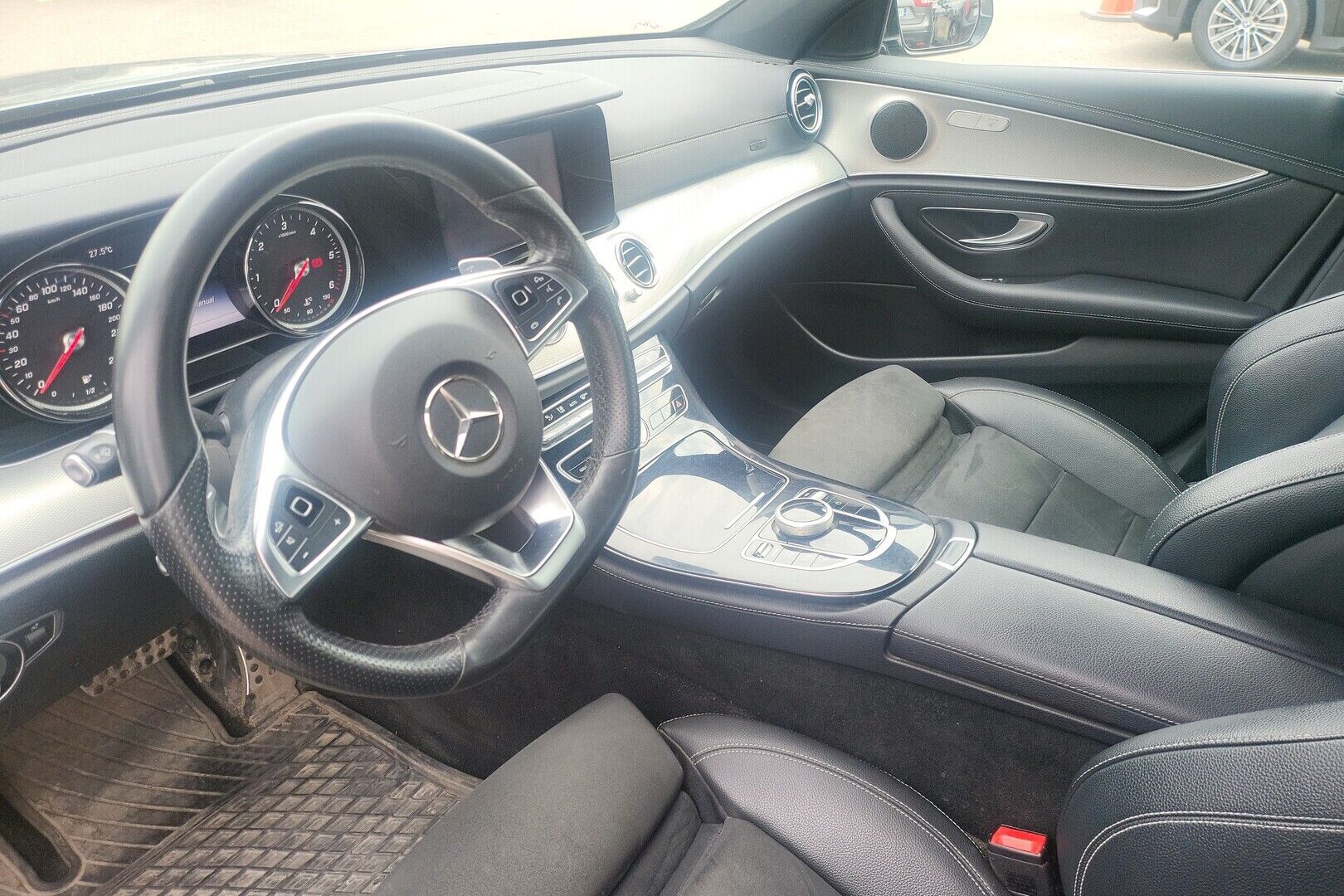 Mercedes-Benz E iso kuva 2