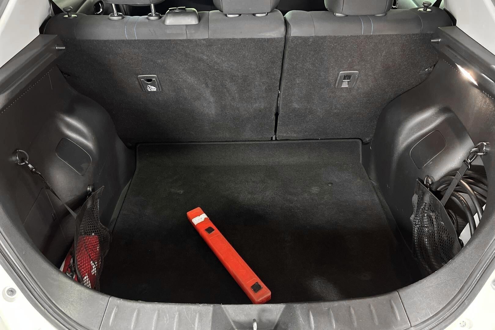 NISSAN Leaf iso kuva 7