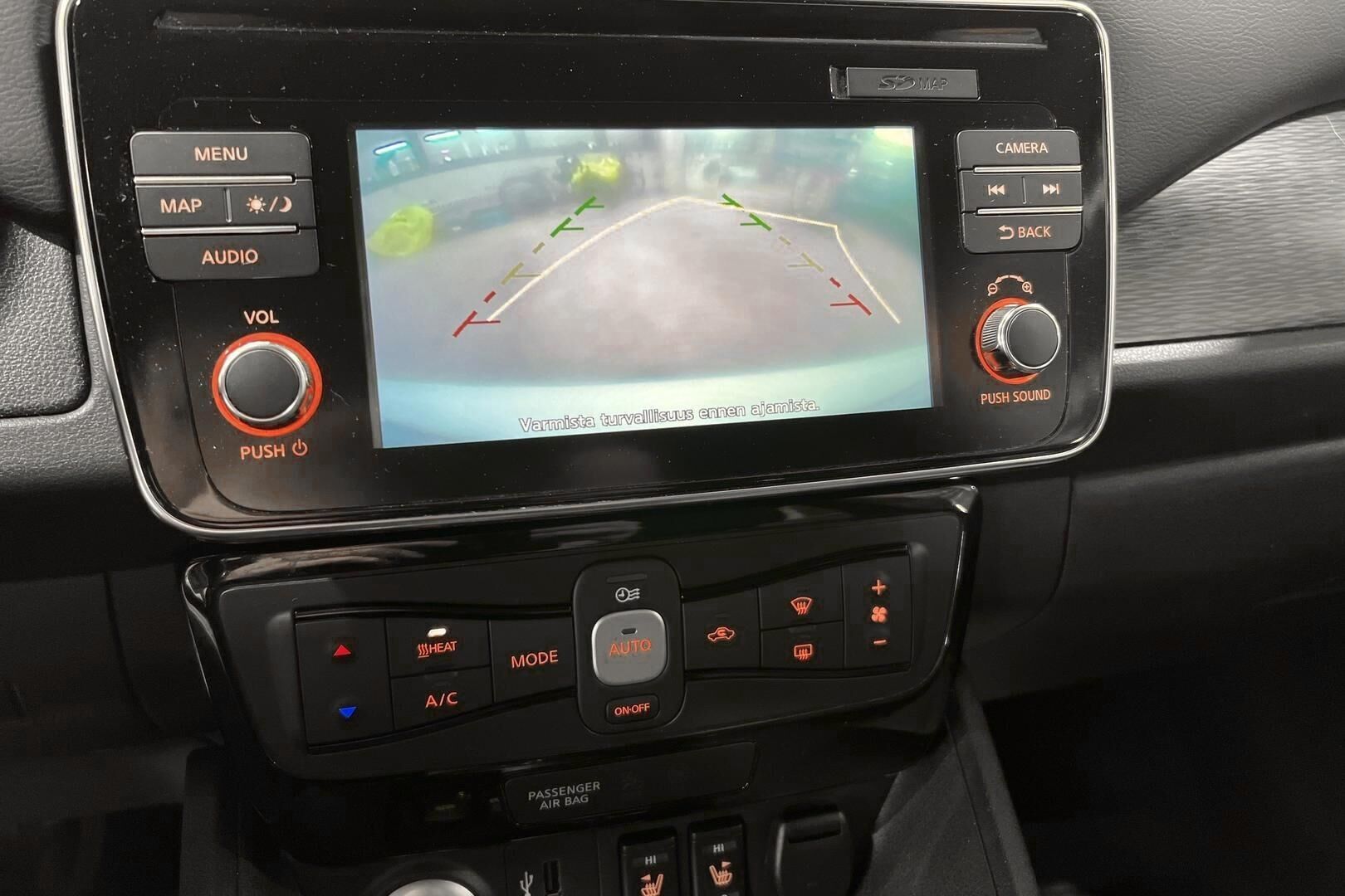 NISSAN Leaf iso kuva 19