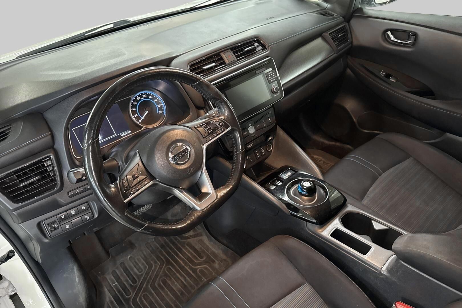 NISSAN Leaf iso kuva 2