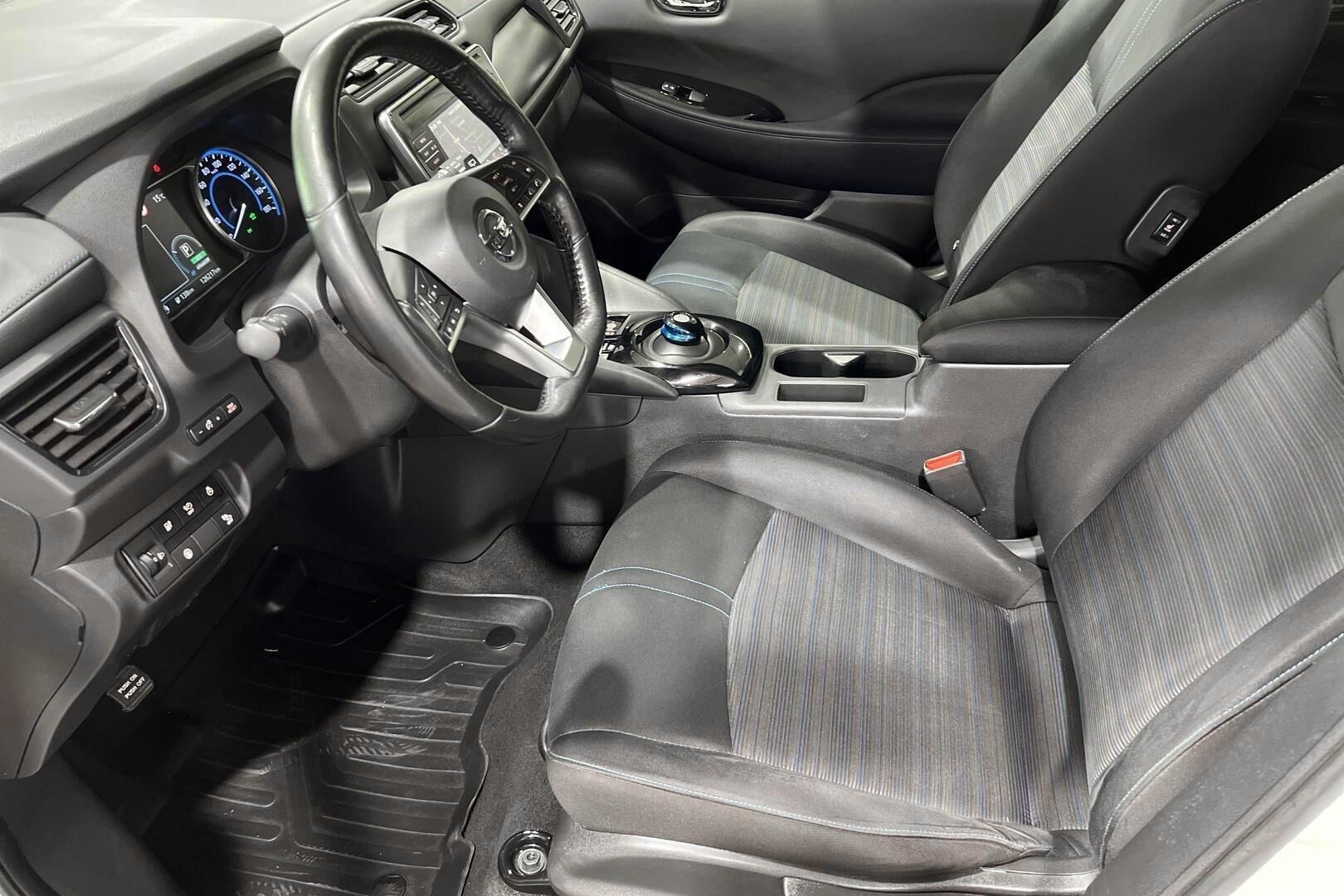 NISSAN Leaf iso kuva 5