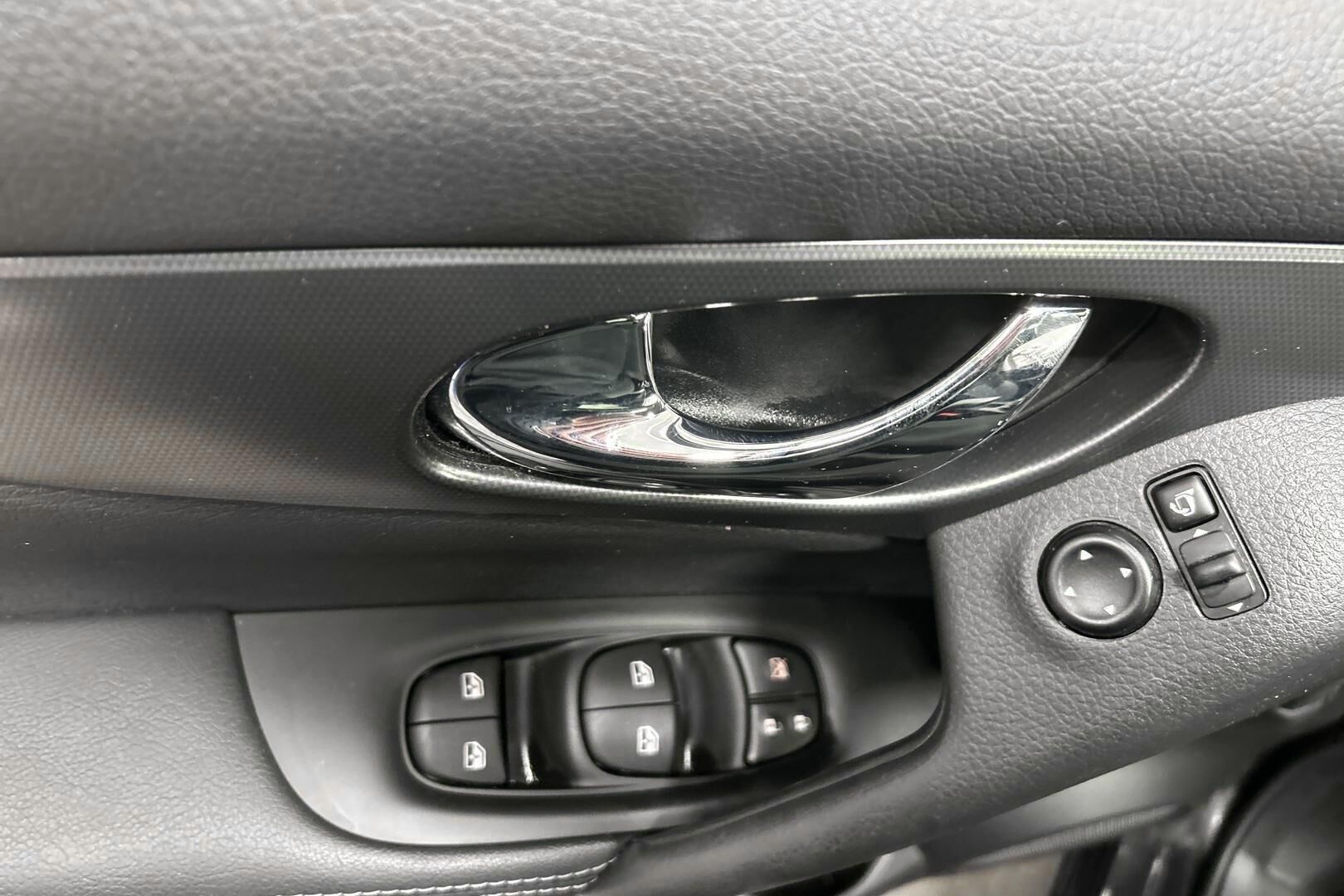 Nissan Qashqai iso kuva 14