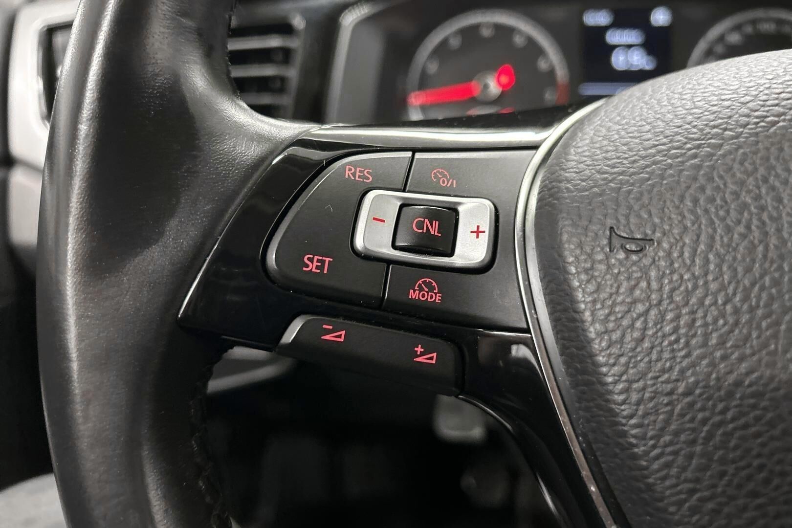 Volkswagen Polo iso kuva 14