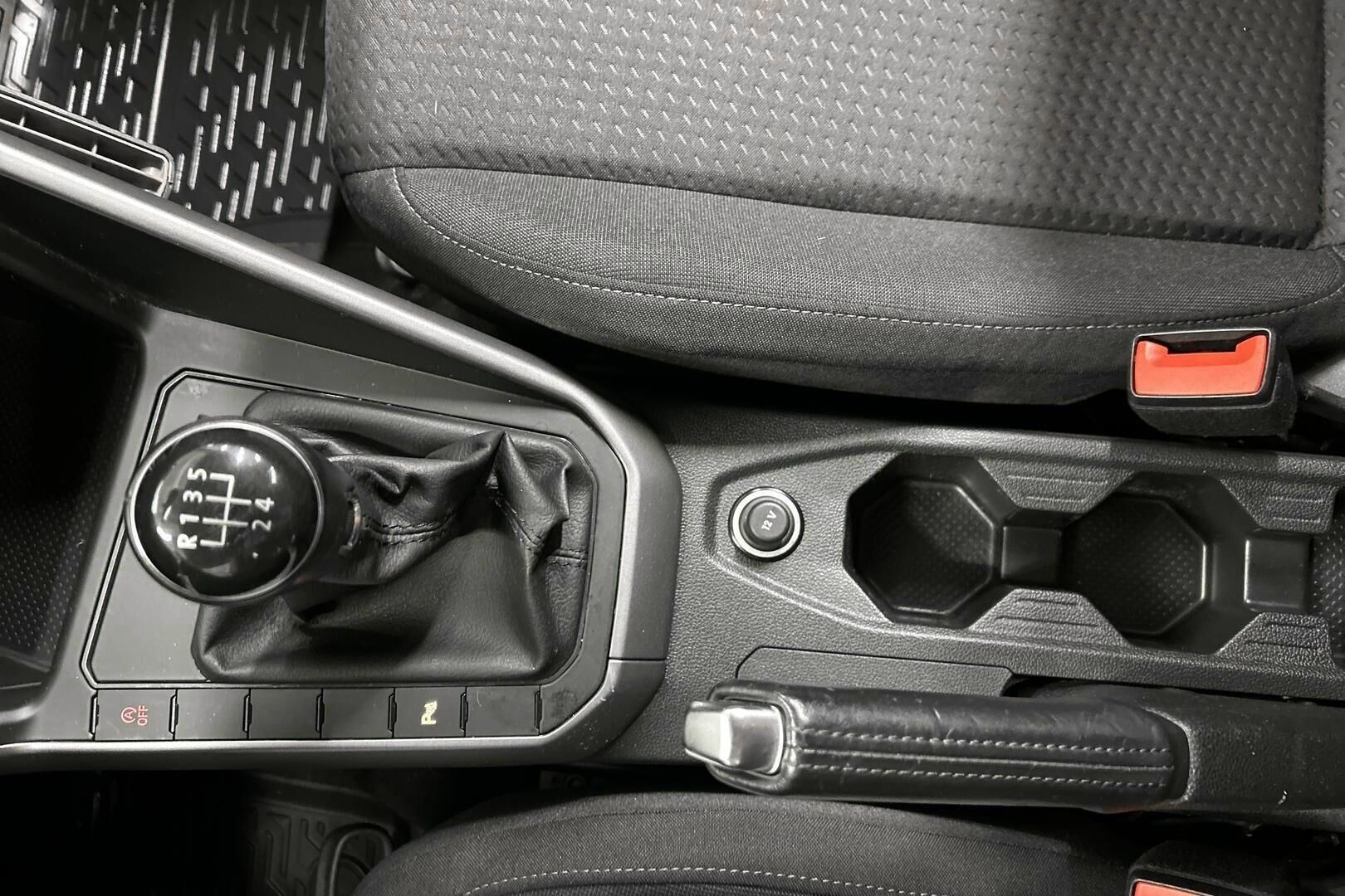 Volkswagen Polo iso kuva 21