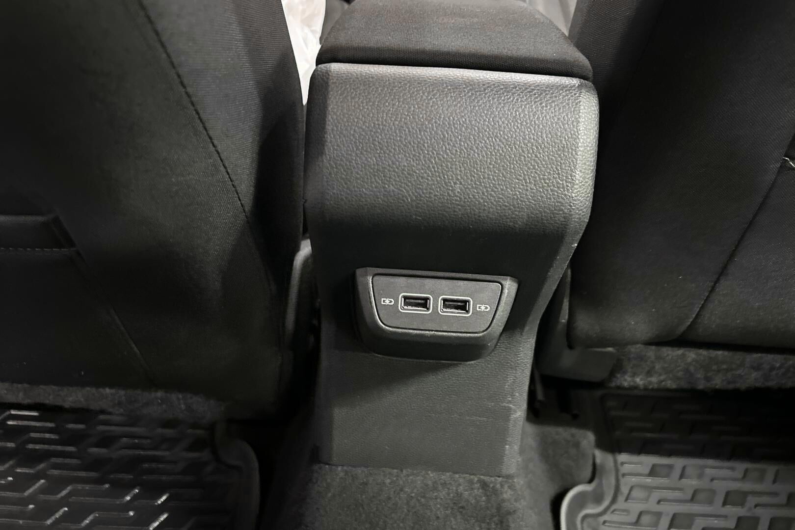 Volkswagen Polo iso kuva 24