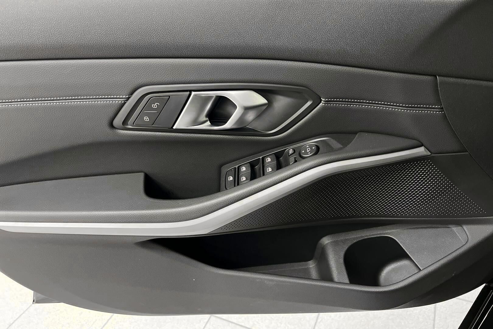 BMW 3-sarja iso kuva 16