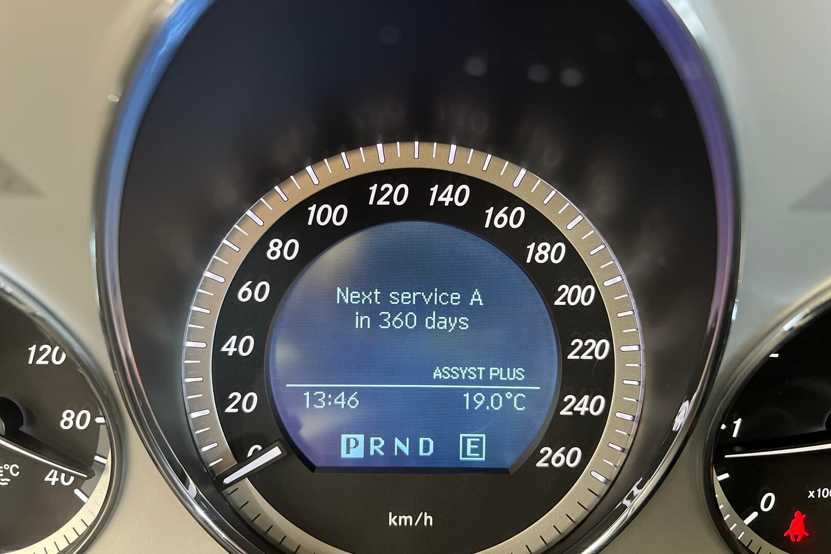 Mercedes-Benz GLK iso kuva 17