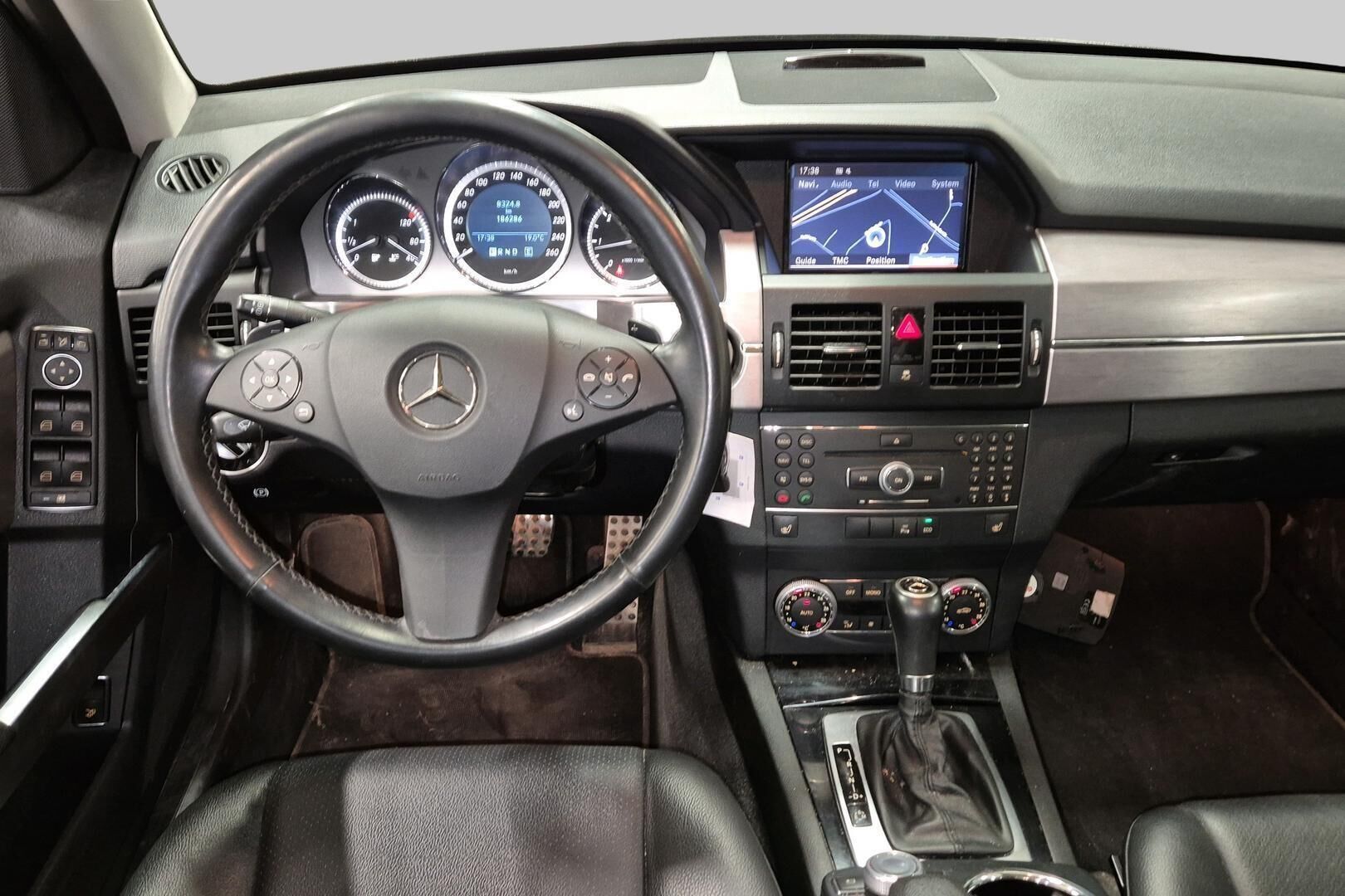 Mercedes-Benz GLK iso kuva 2