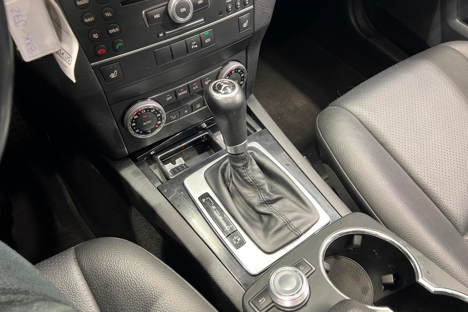 Mercedes-Benz GLK iso kuva 22