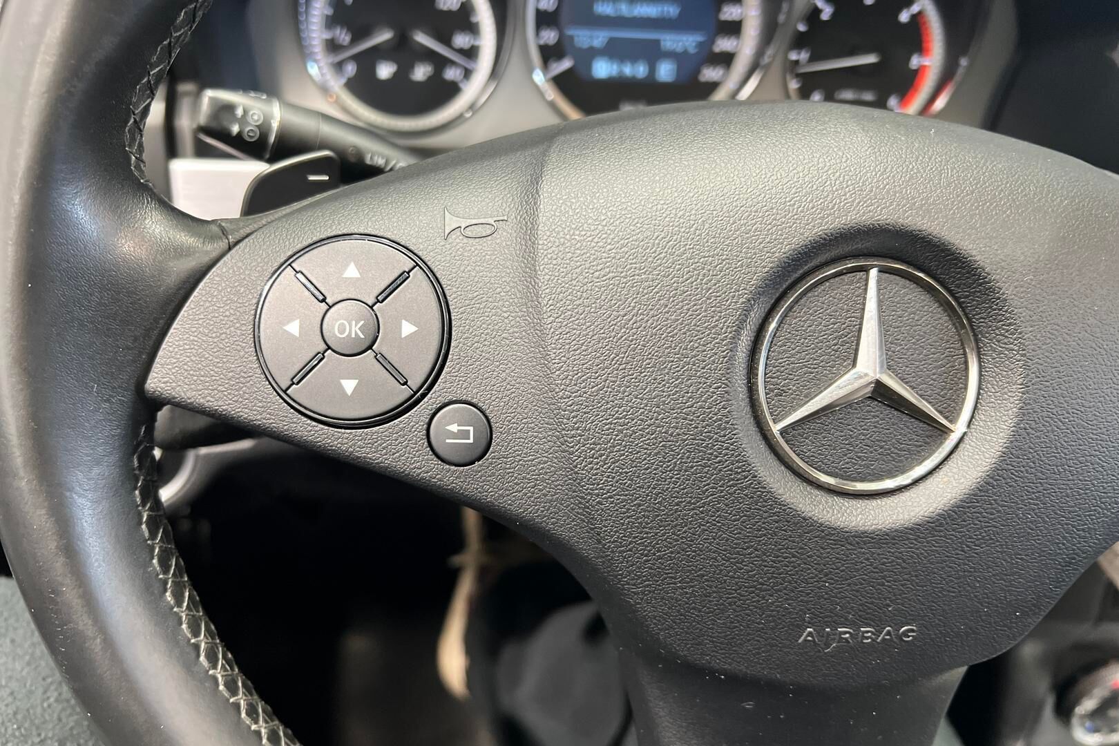 Mercedes-Benz GLK iso kuva 26