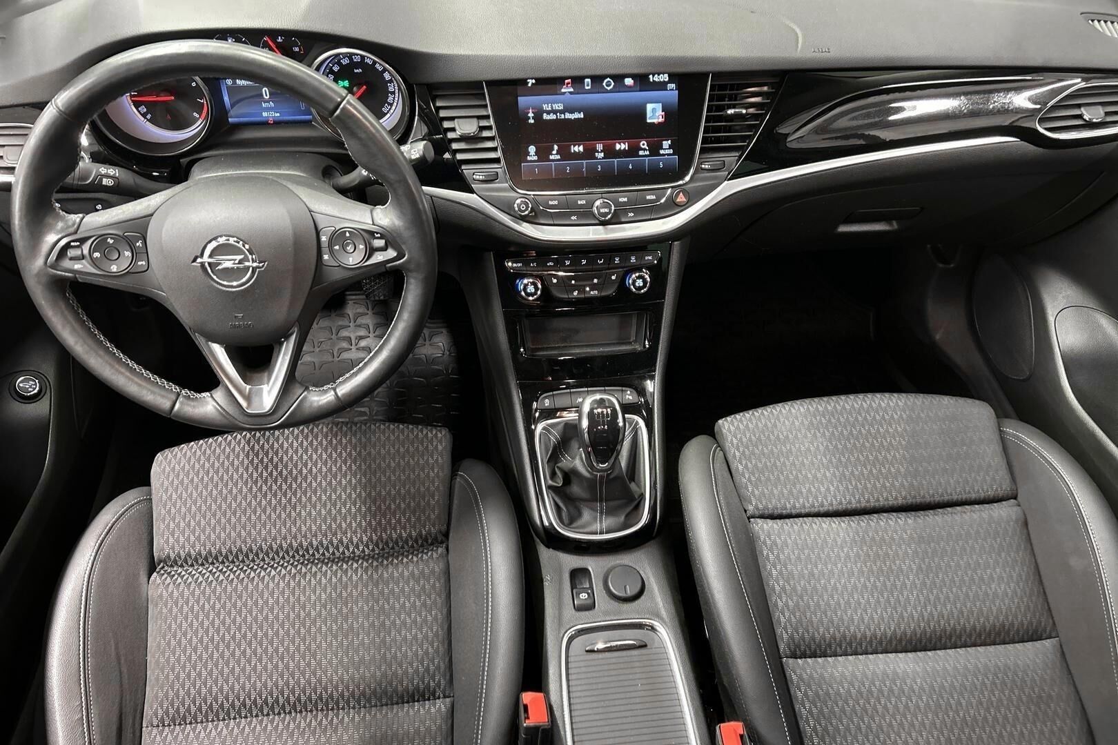 Opel Astra iso kuva 10