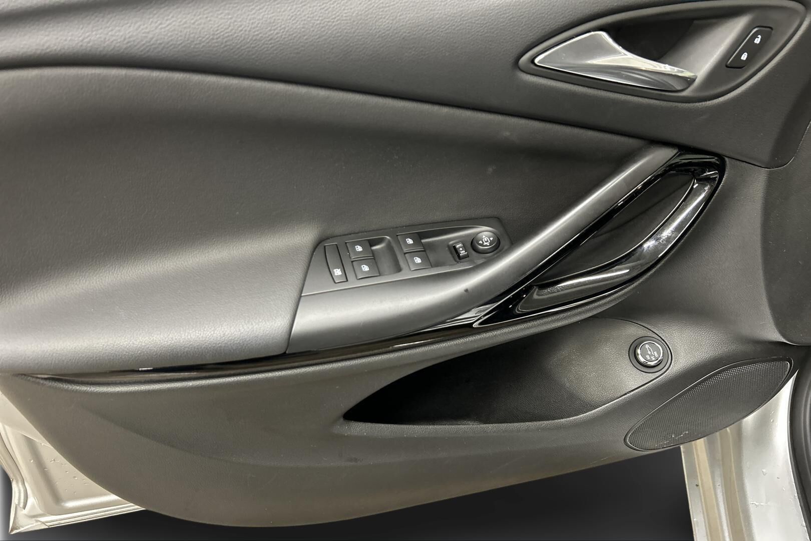 Opel Astra iso kuva 13