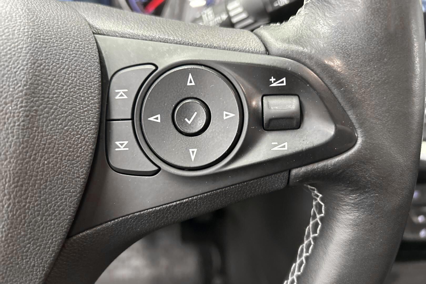 Opel Astra iso kuva 15