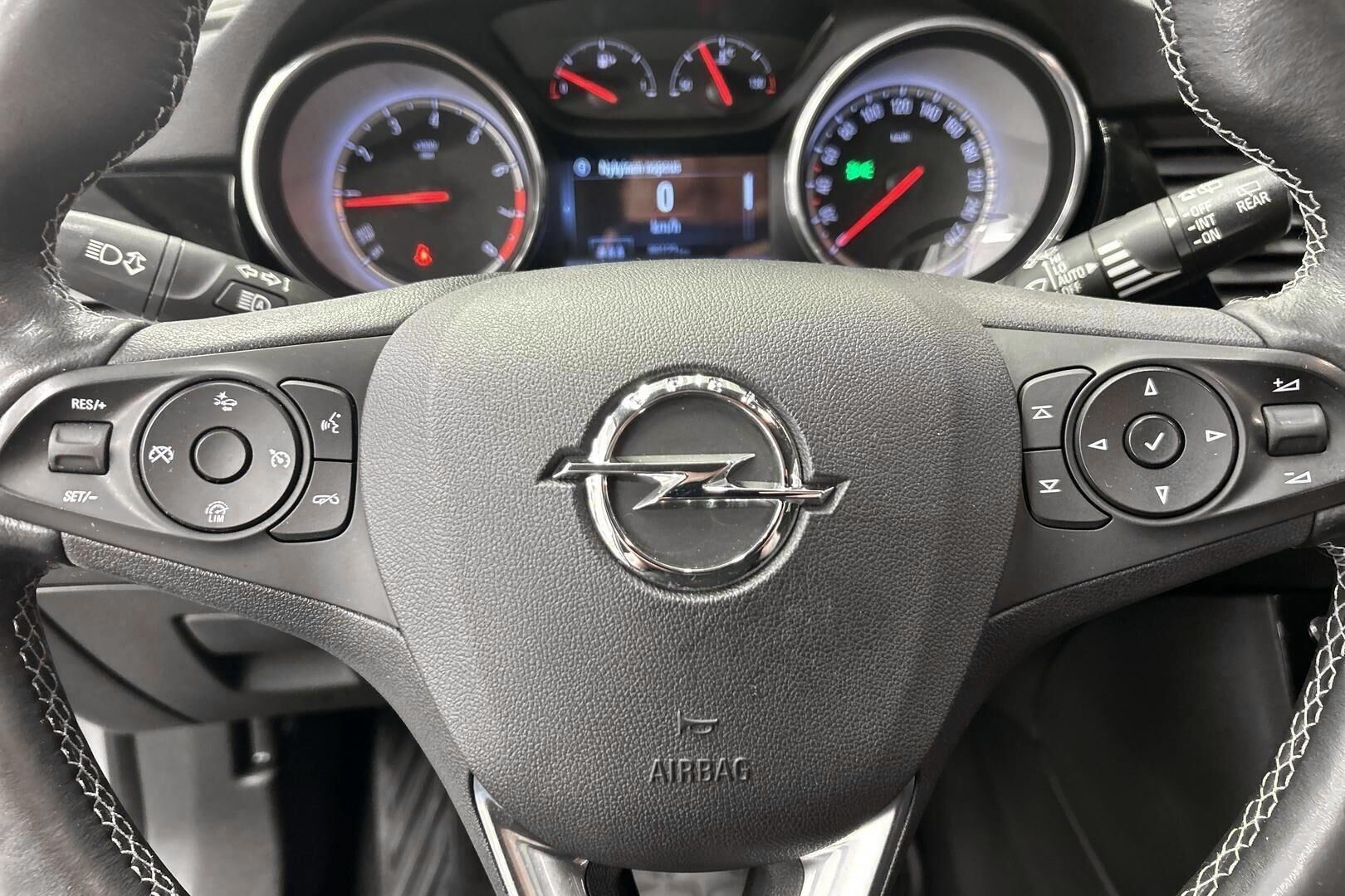 Opel Astra iso kuva 17