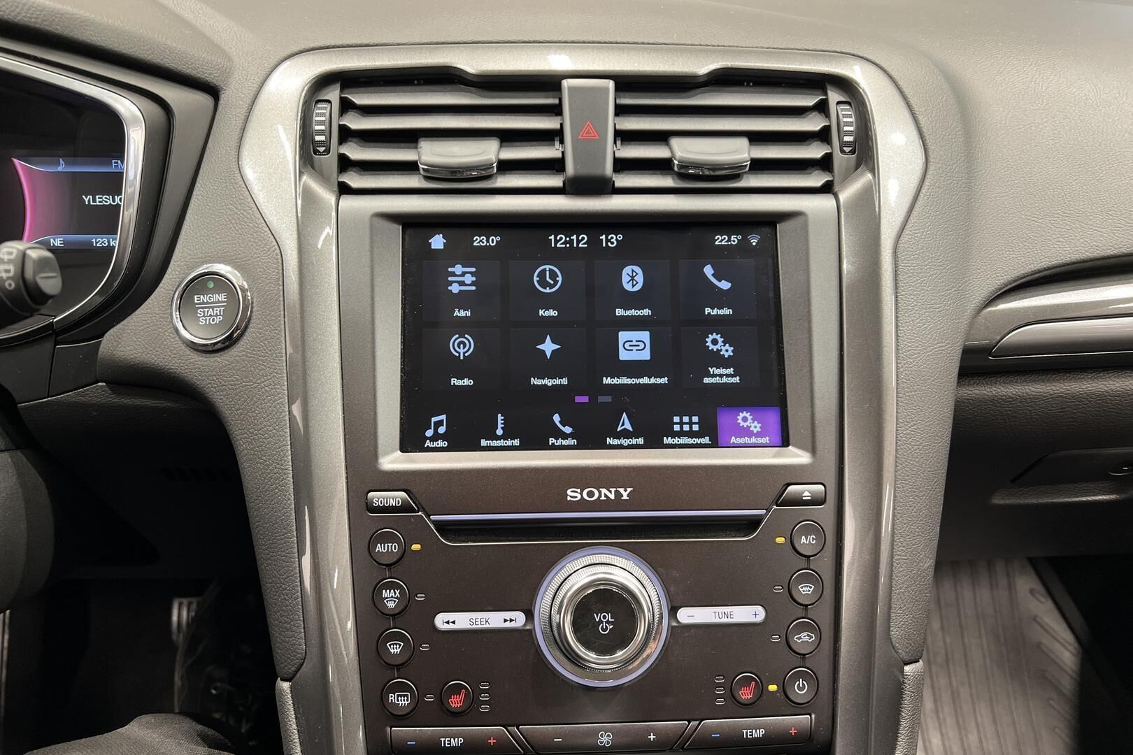 Ford Mondeo iso kuva 17