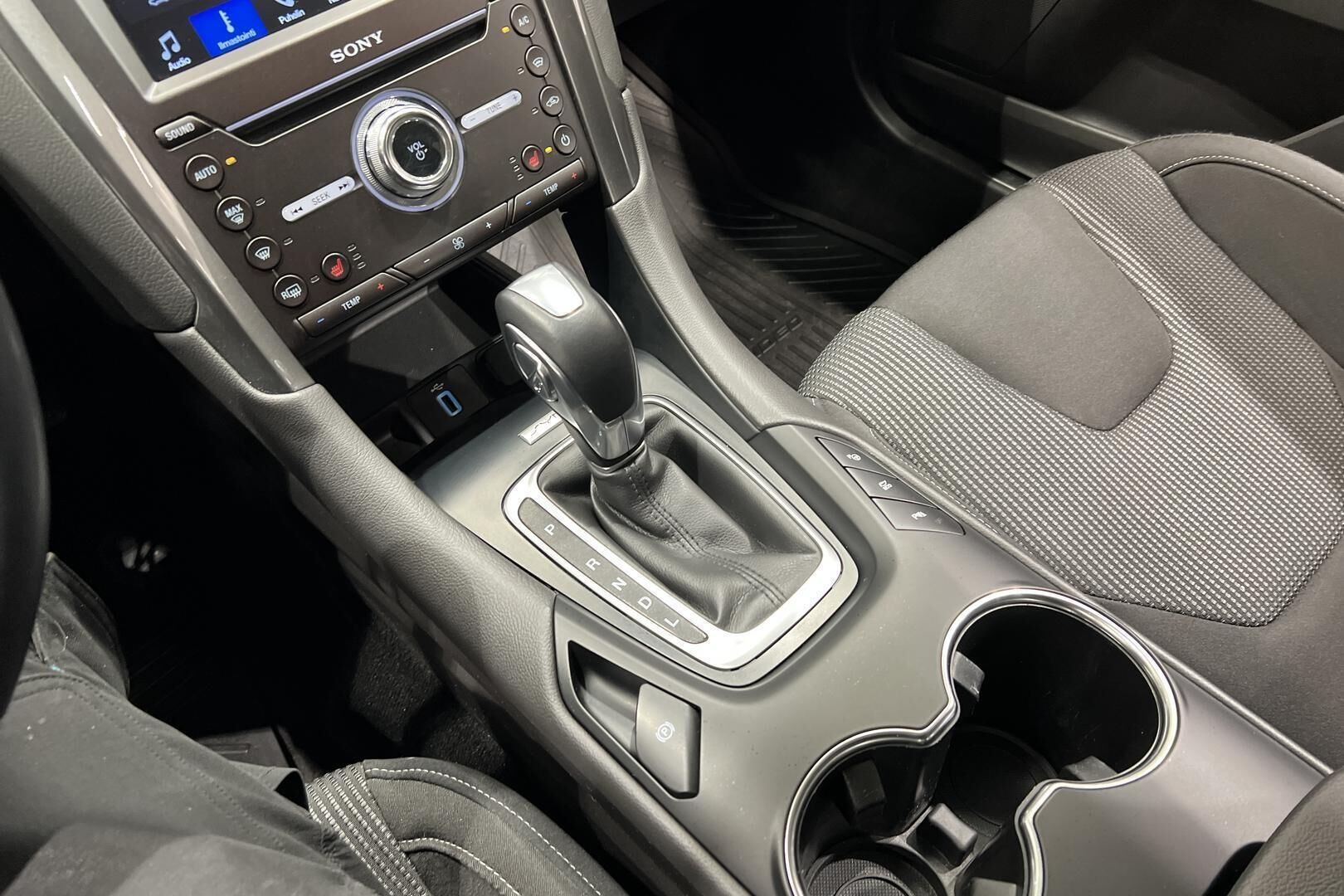 Ford Mondeo iso kuva 22