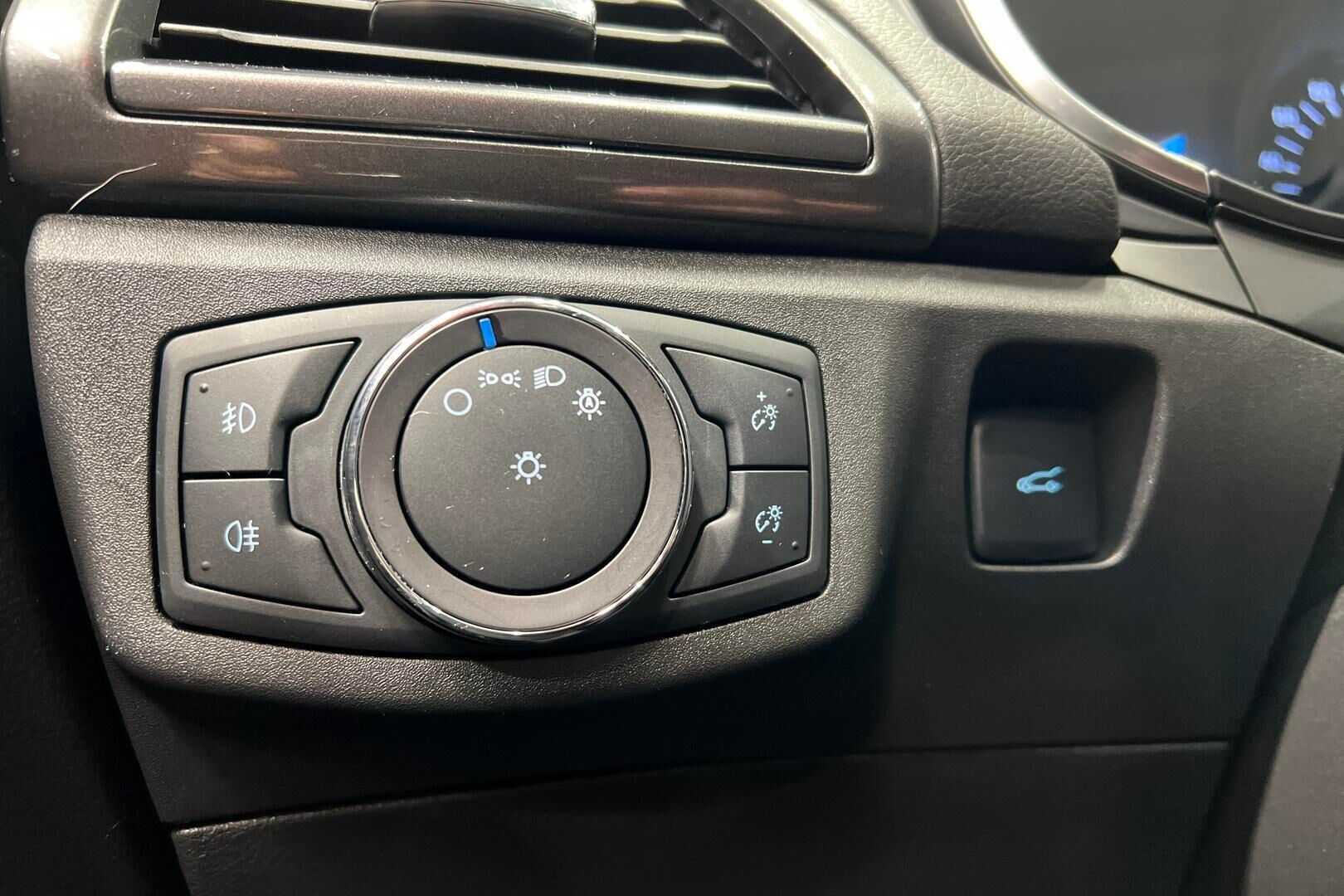 Ford Mondeo iso kuva 28