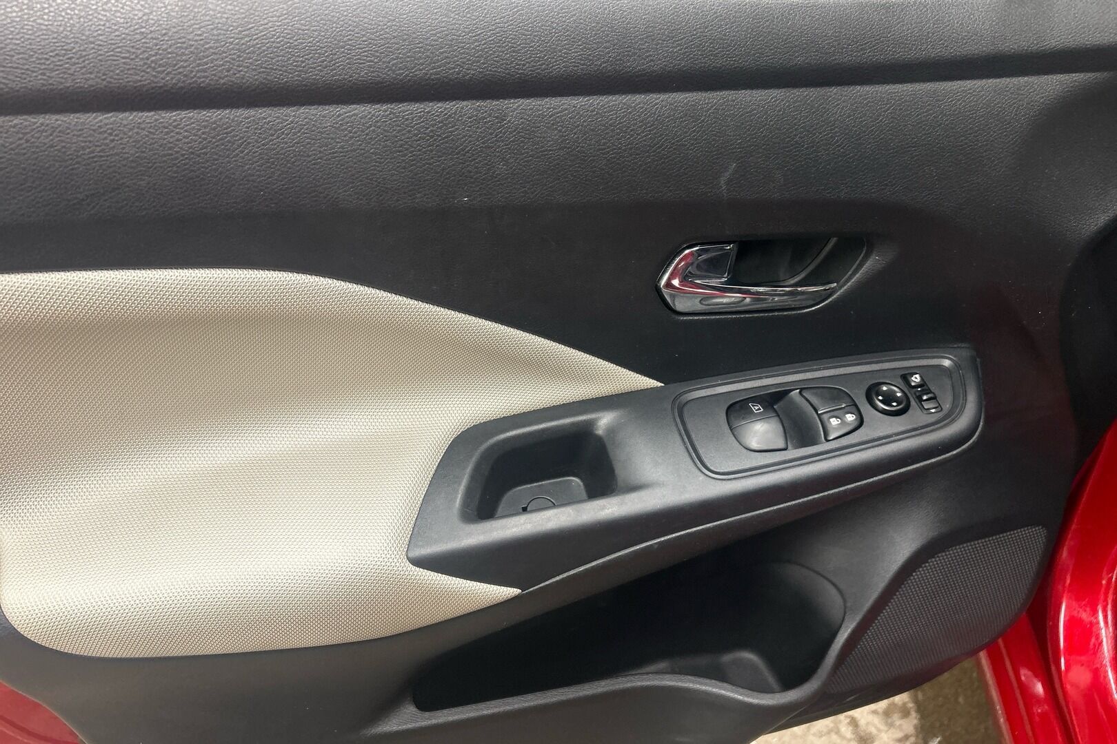 Nissan Micra iso kuva 17