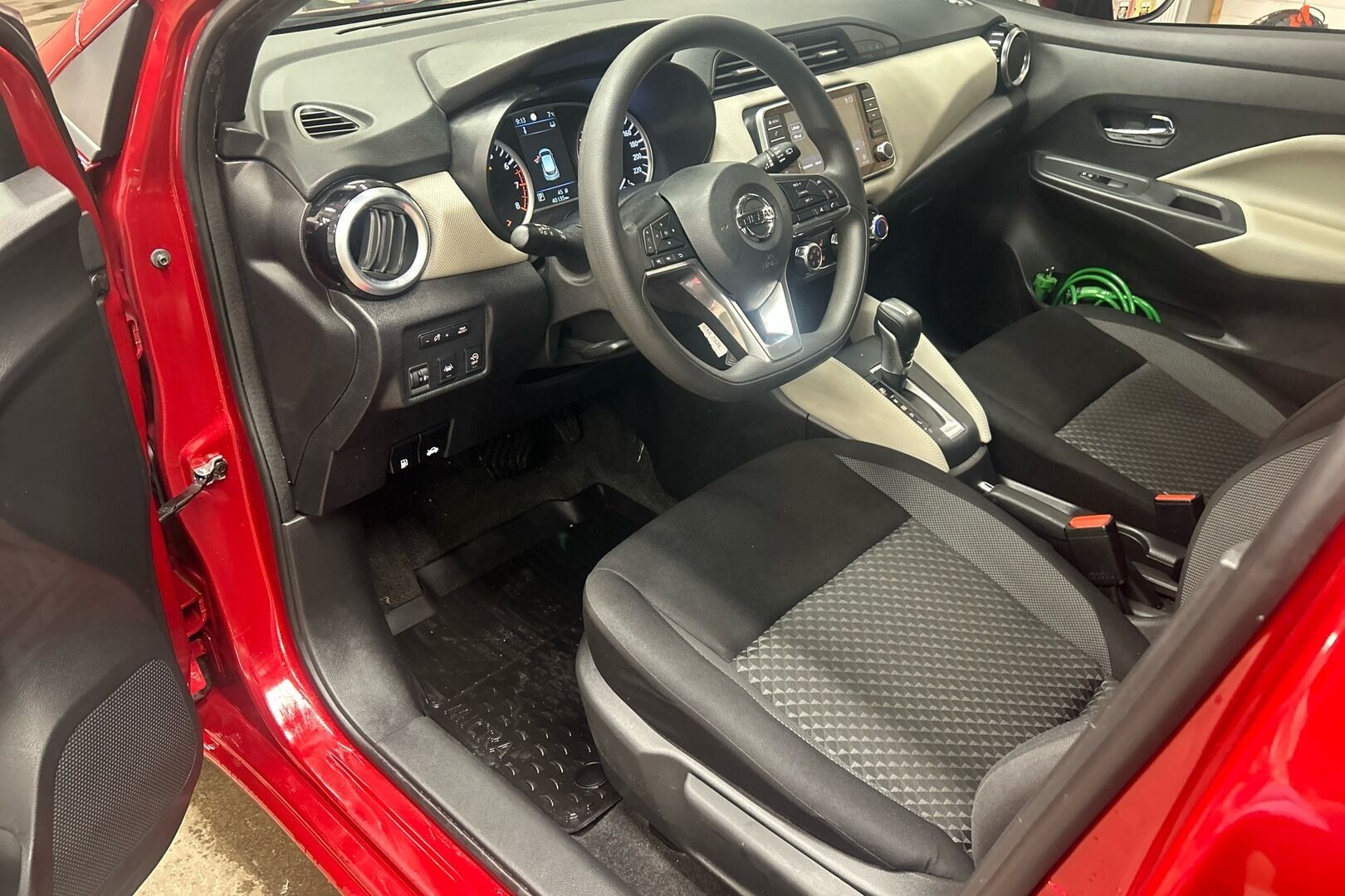 Nissan Micra iso kuva 6