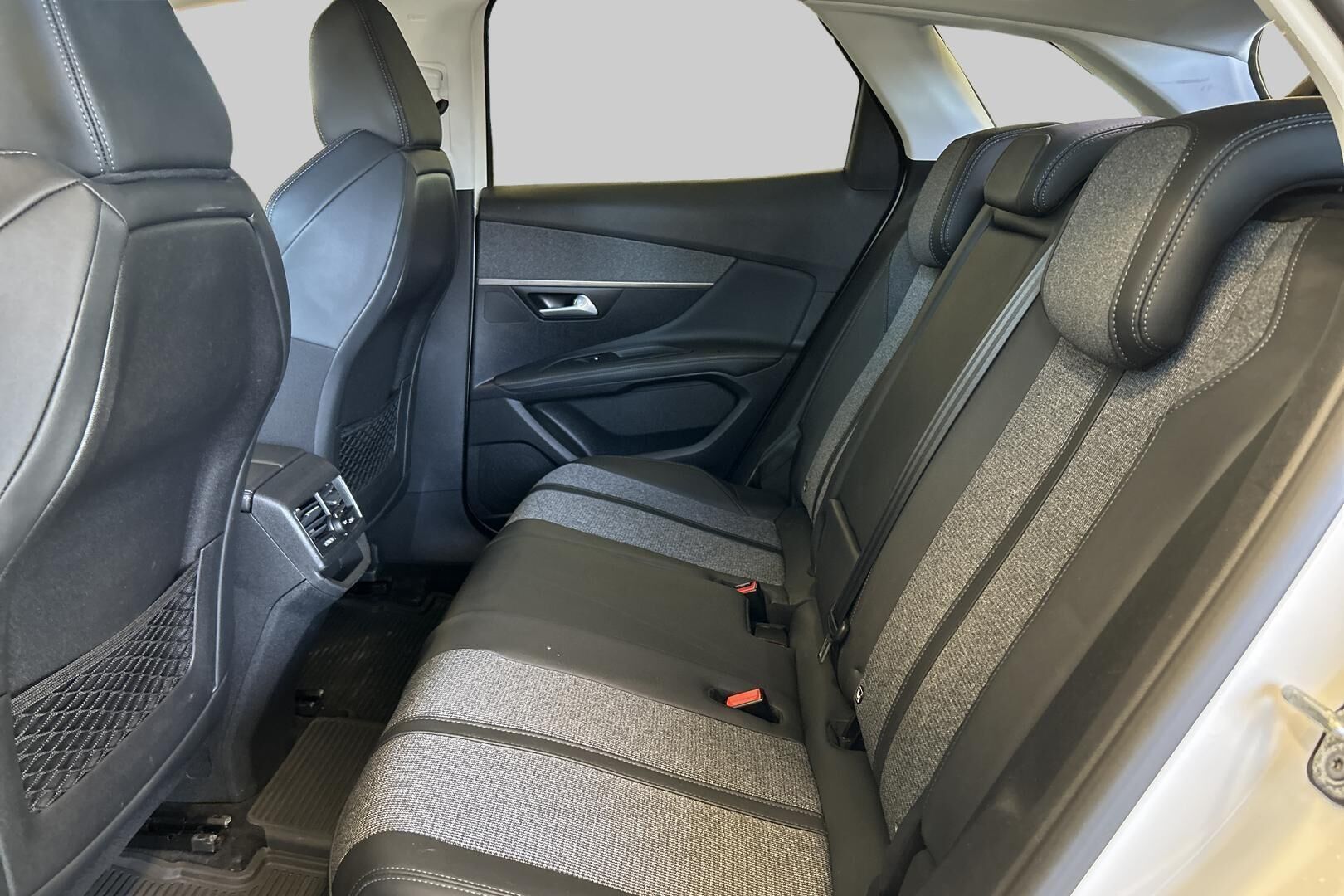 Peugeot 3008 iso kuva 36