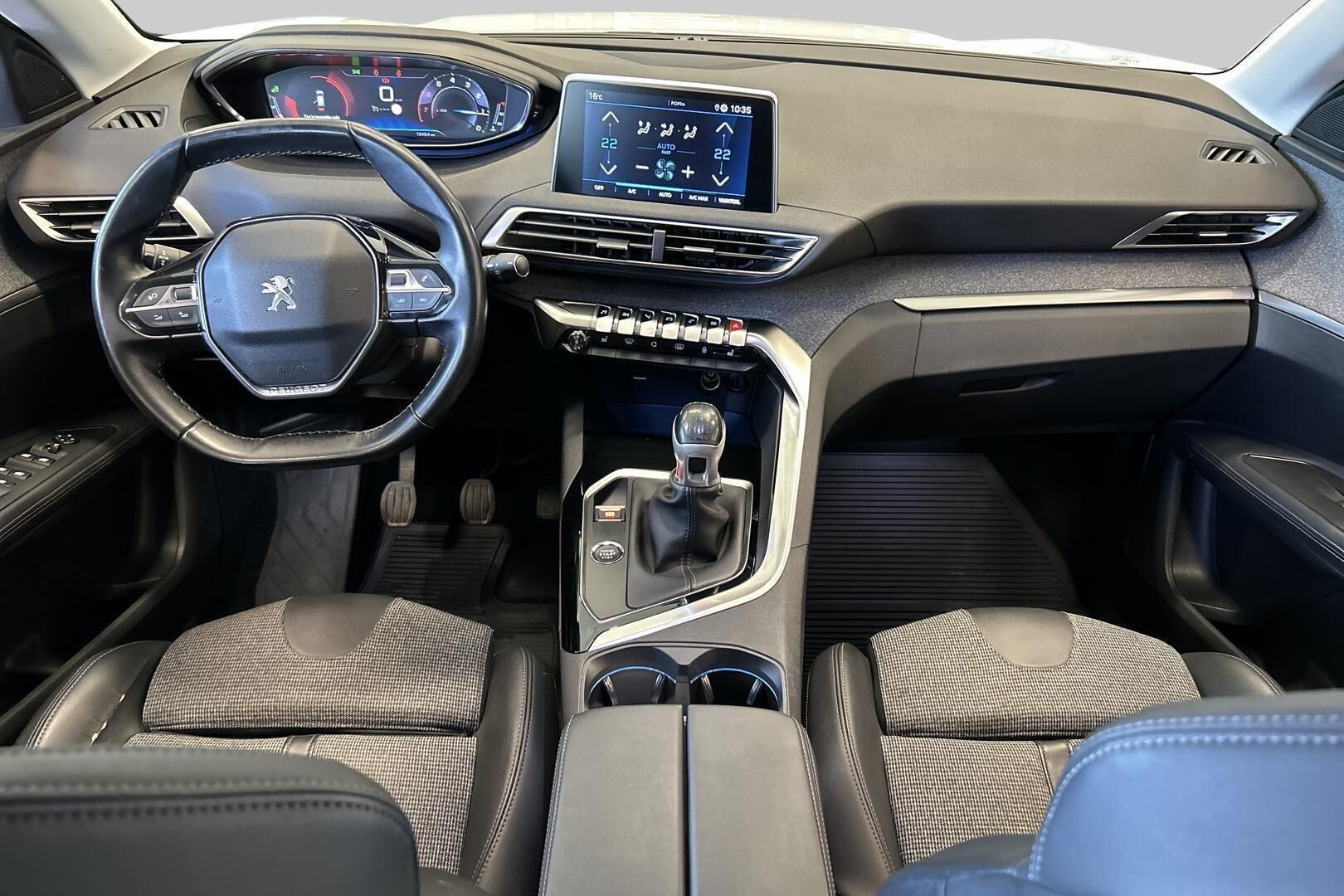 Peugeot 3008 iso kuva 10