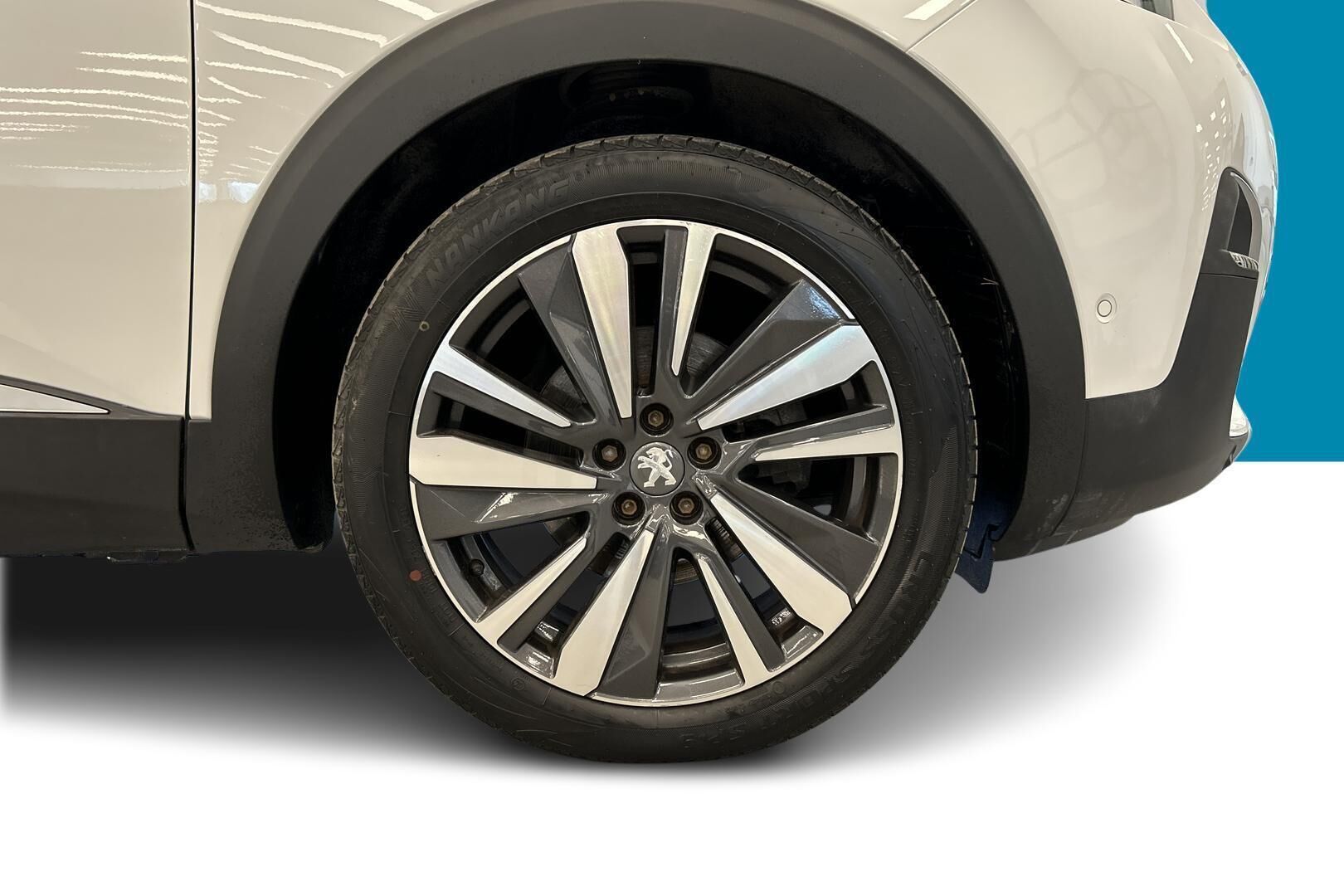 Peugeot 3008 iso kuva 12