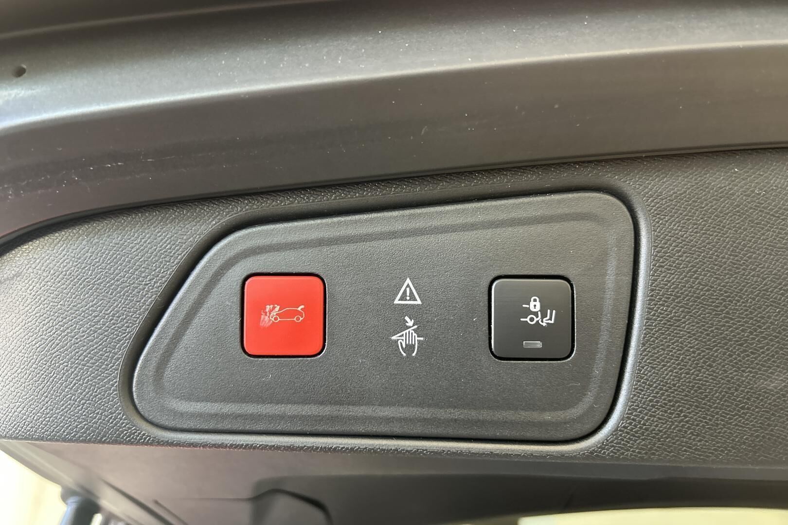 Peugeot 3008 iso kuva 14