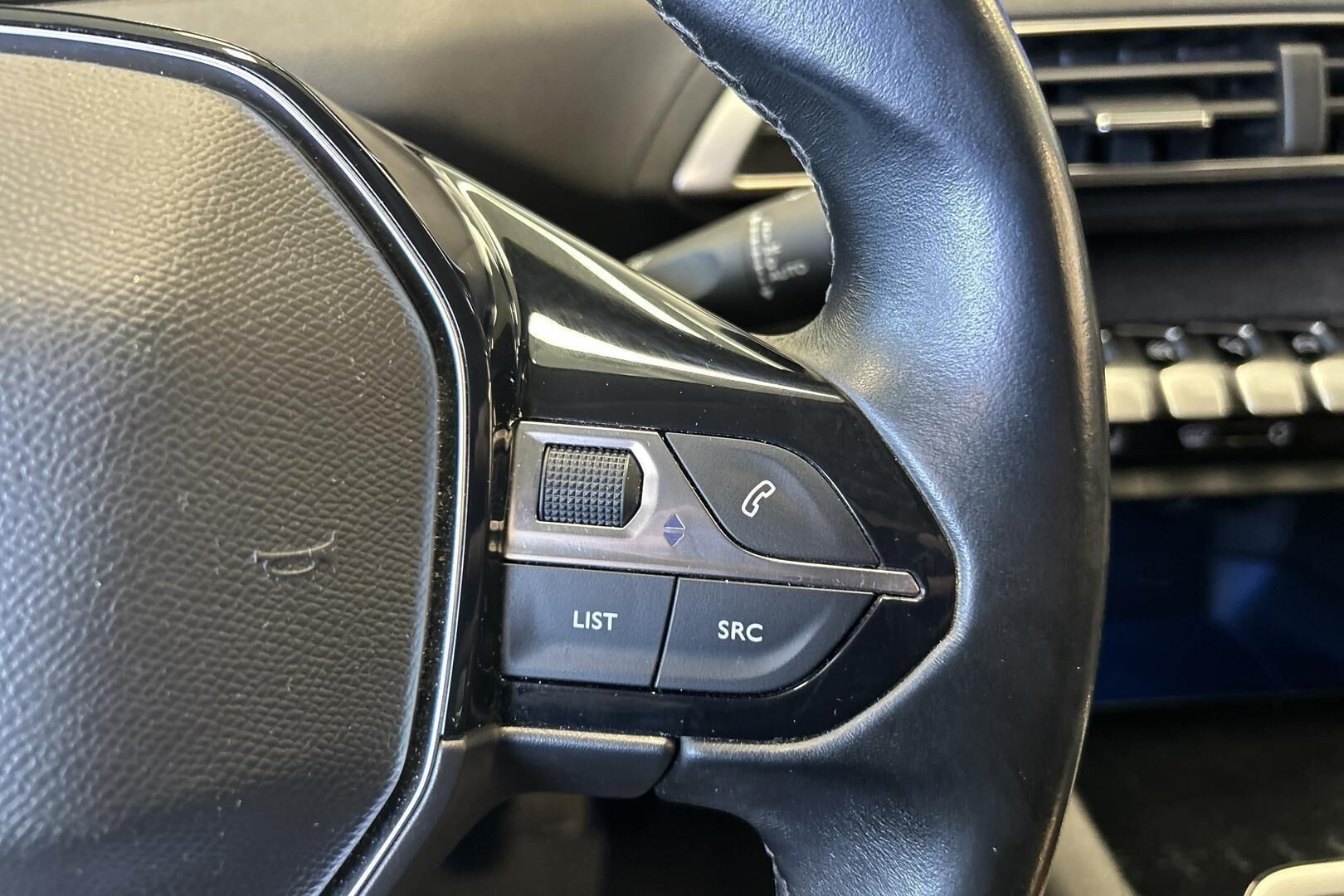 Peugeot 3008 iso kuva 17