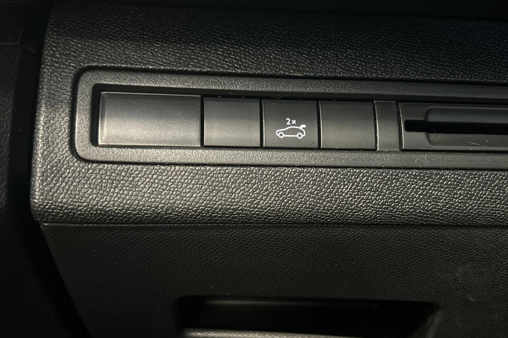 Peugeot 3008 iso kuva 21