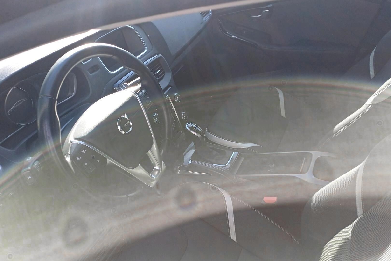 Volvo V40 iso kuva 2