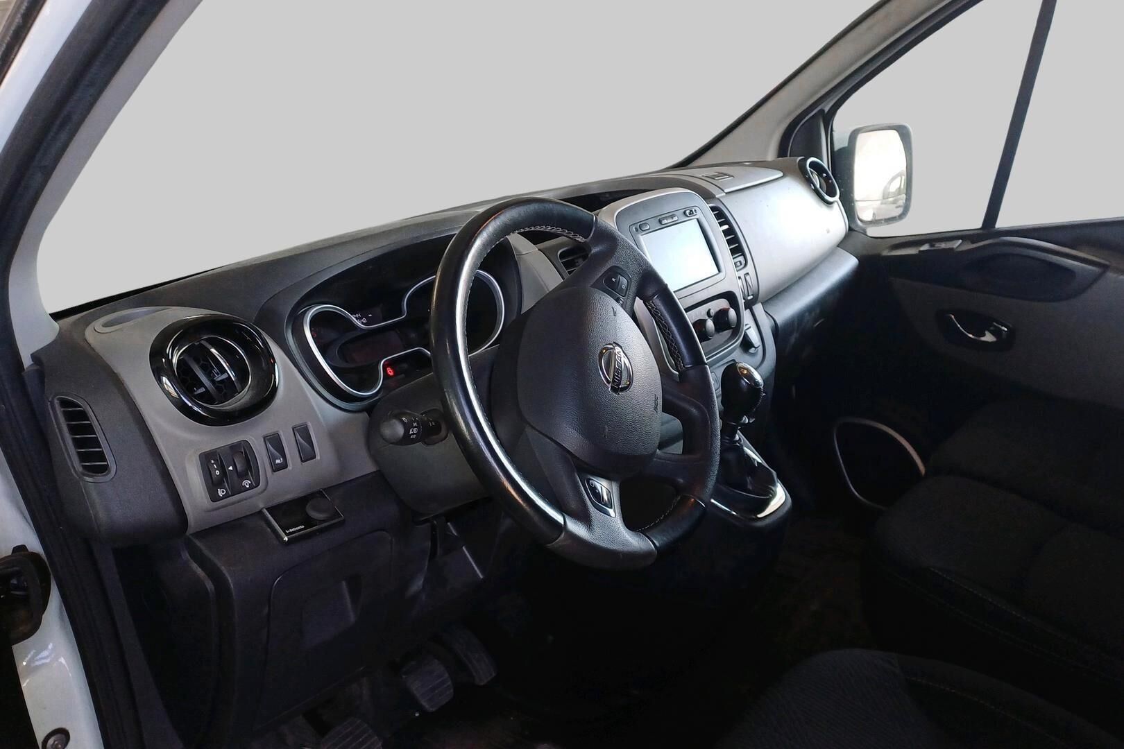 Nissan NV300 iso kuva 2