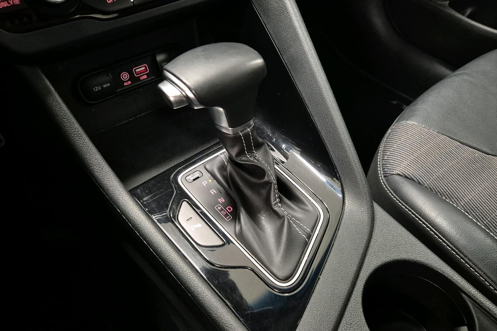 Kia Niro iso kuva 13