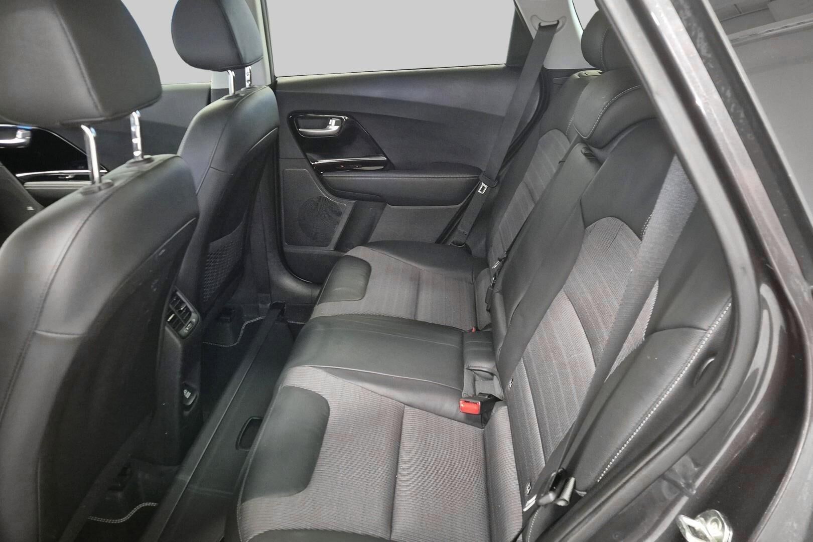Kia Niro iso kuva 13
