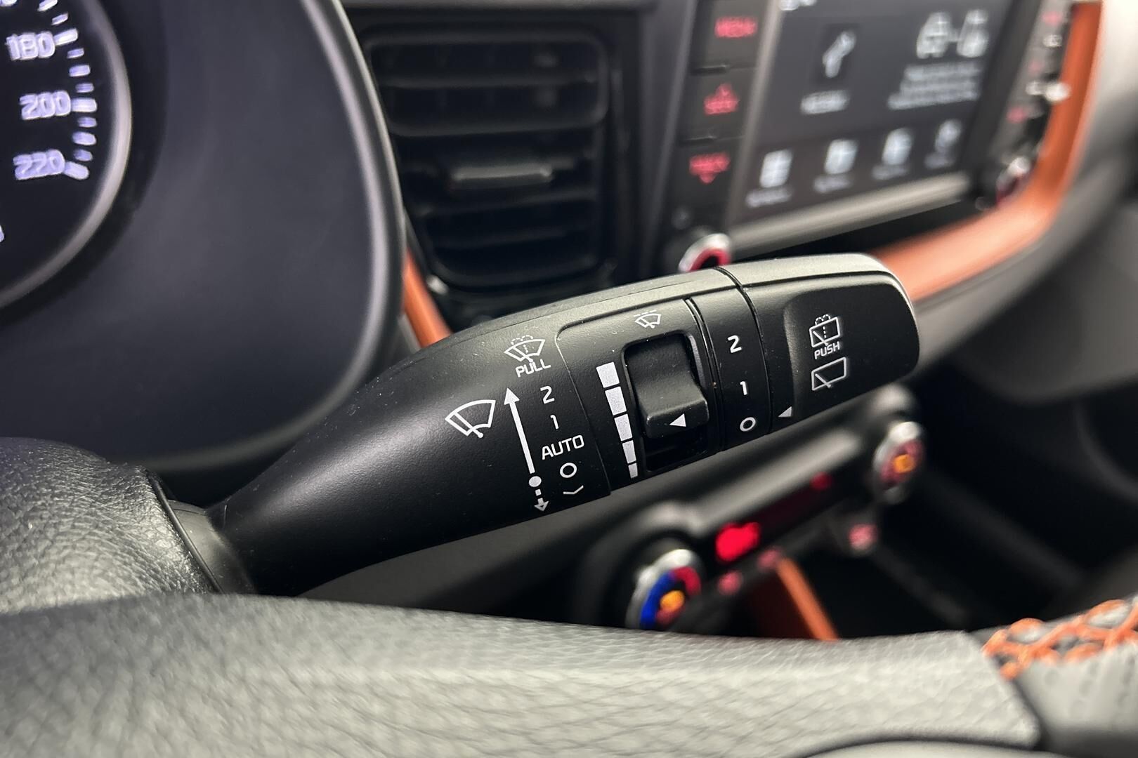 Kia Stonic iso kuva 16