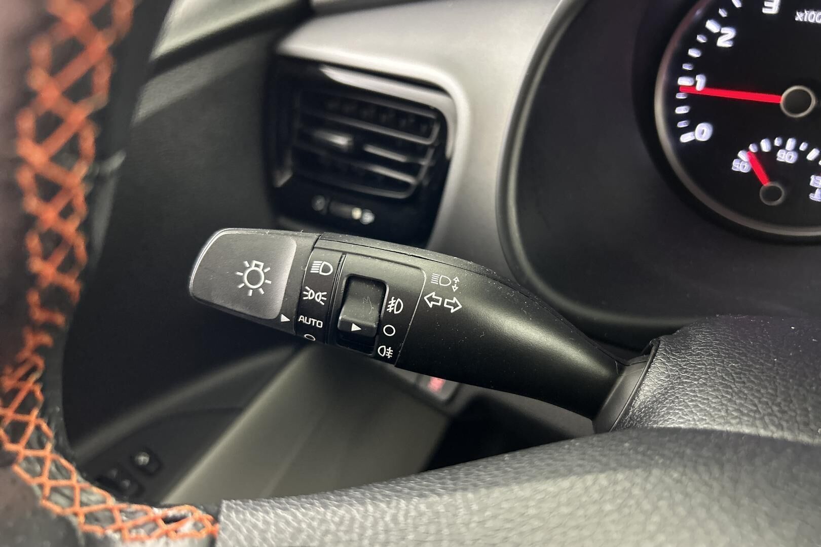 Kia Stonic iso kuva 17