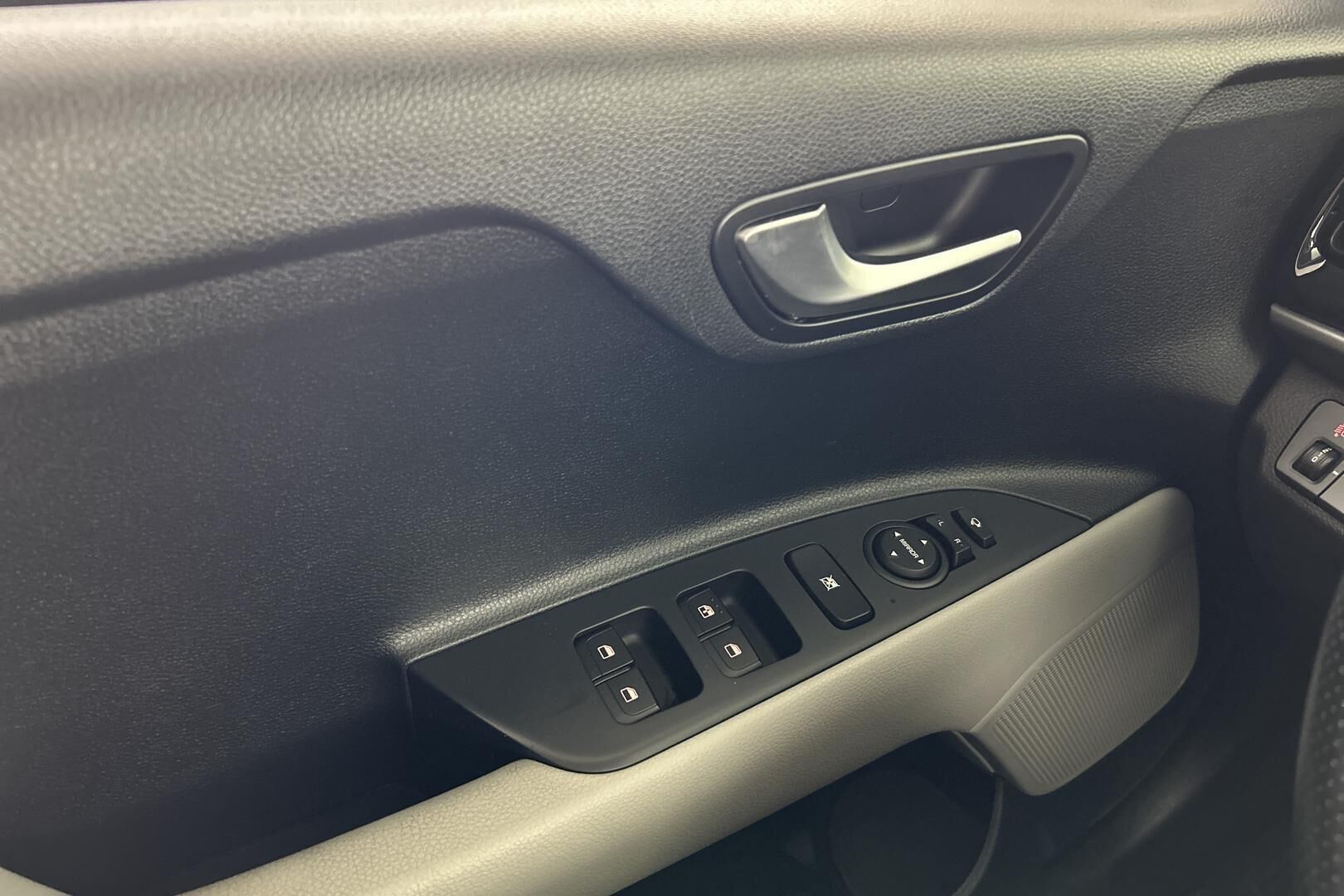 Kia Stonic iso kuva 19