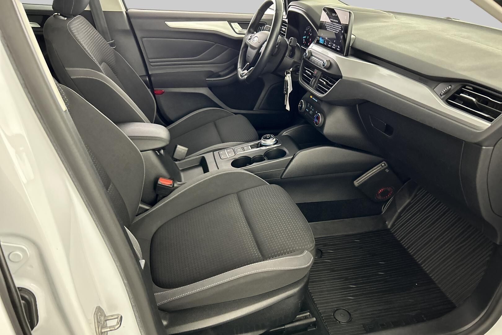Ford Focus iso kuva 11