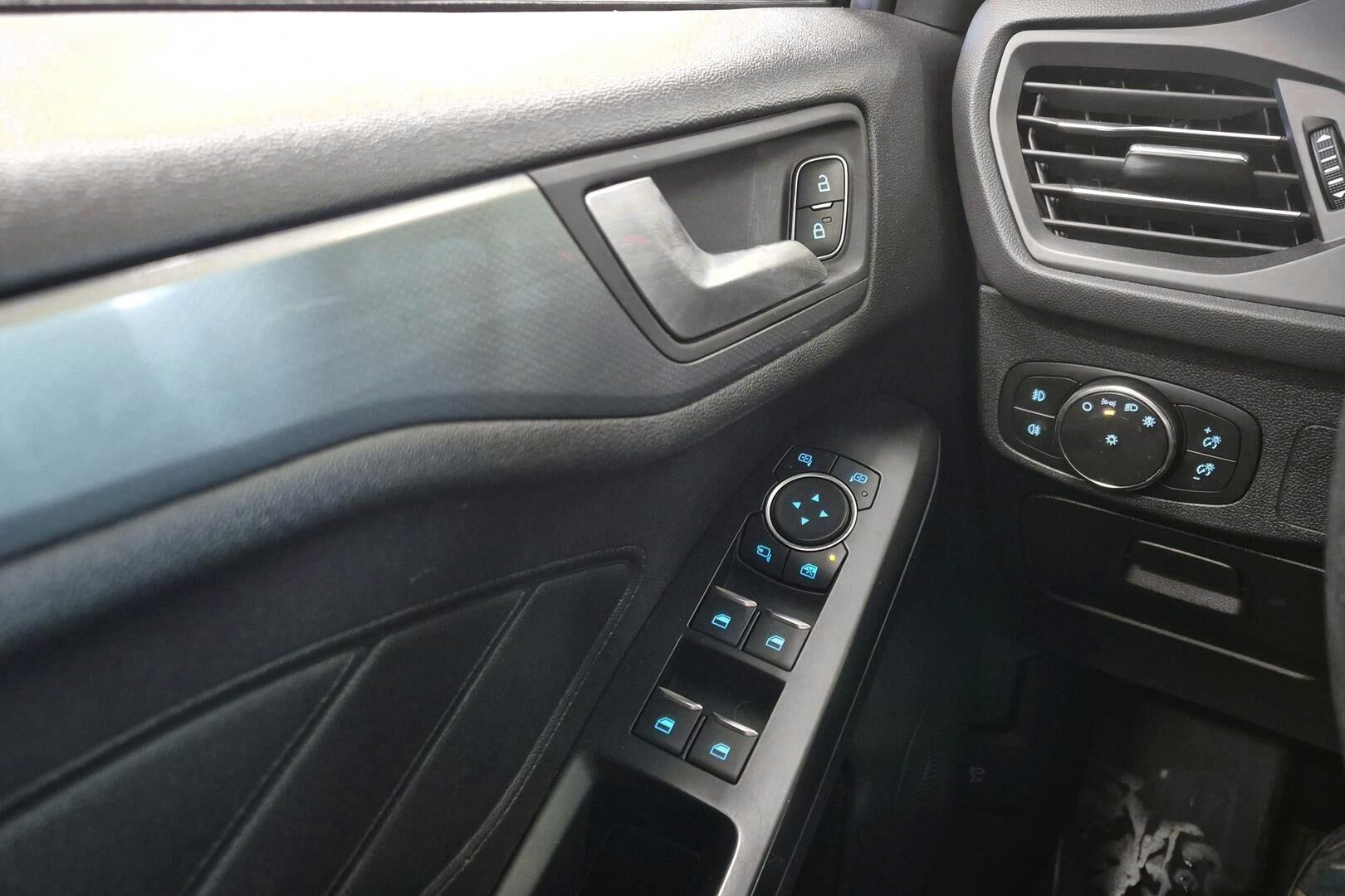 Ford Focus iso kuva 16