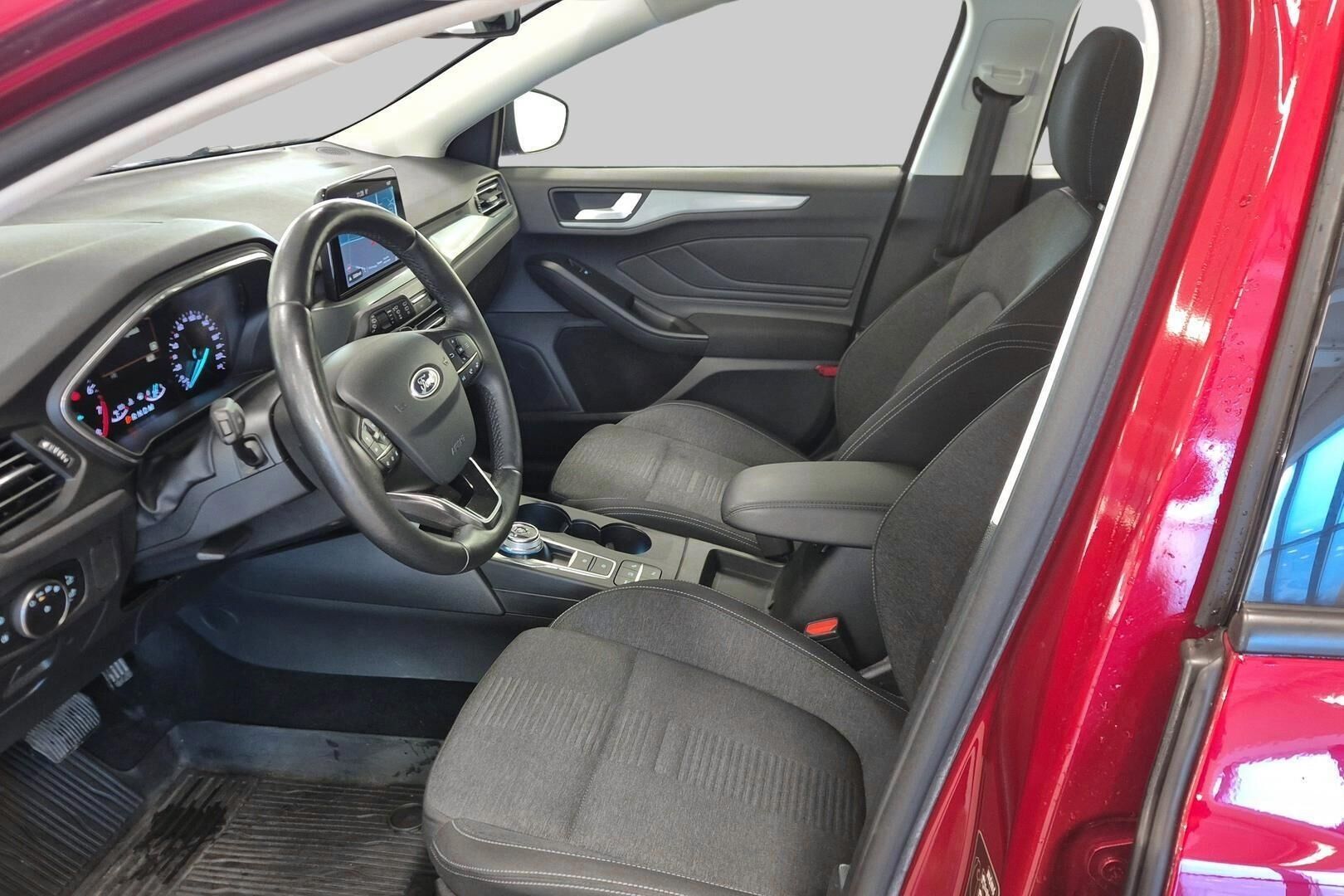 Ford Focus iso kuva 6