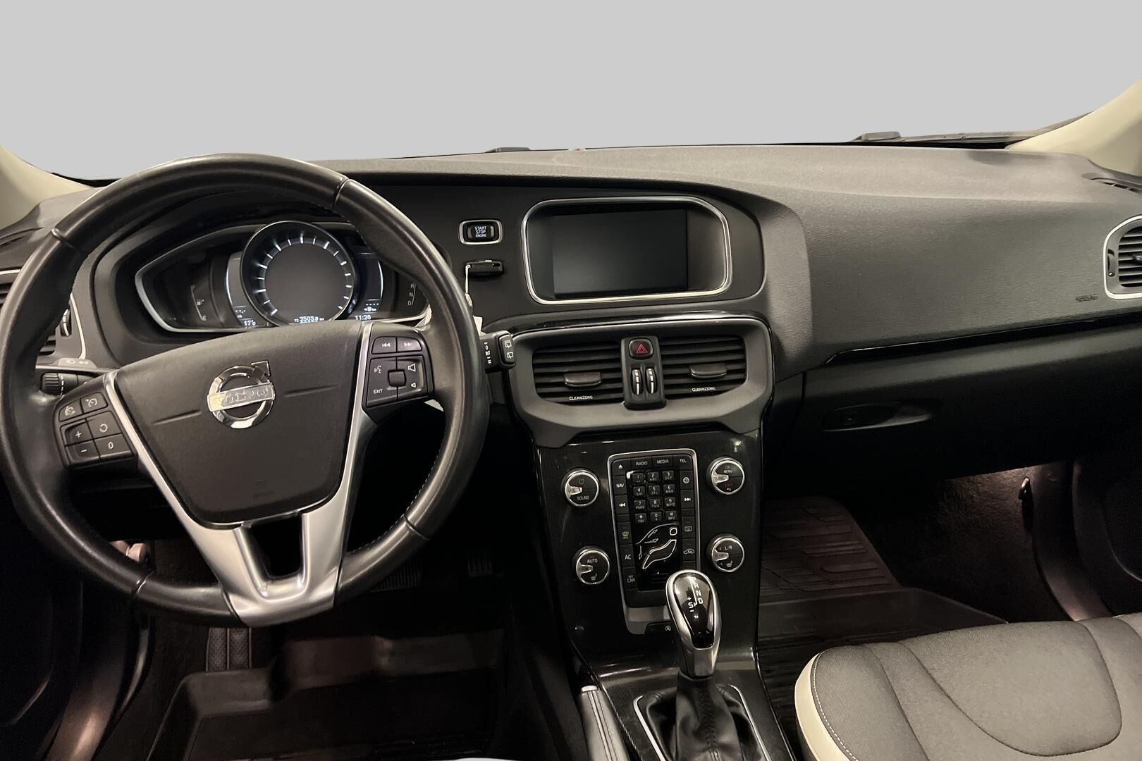 Volvo V40 iso kuva 10