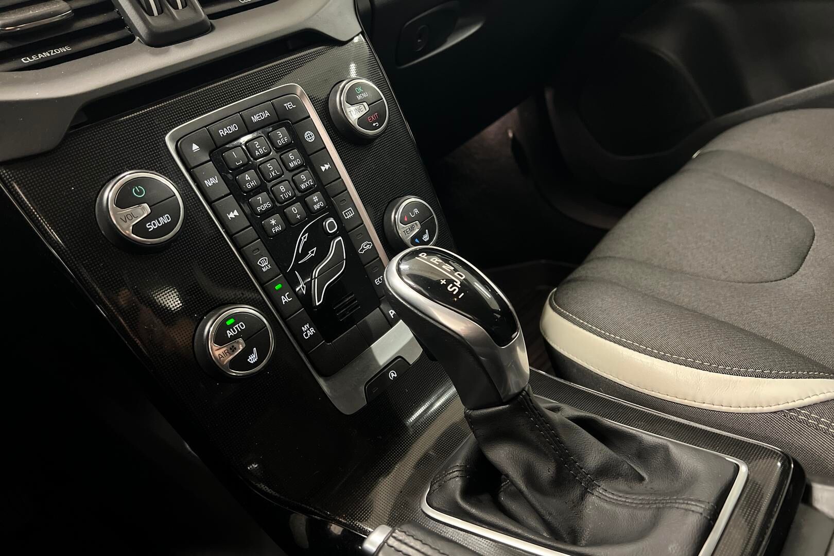 Volvo V40 iso kuva 15