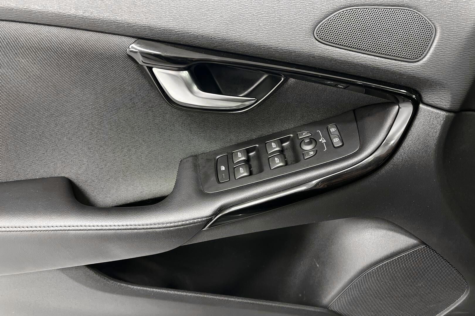 Volvo V40 iso kuva 19