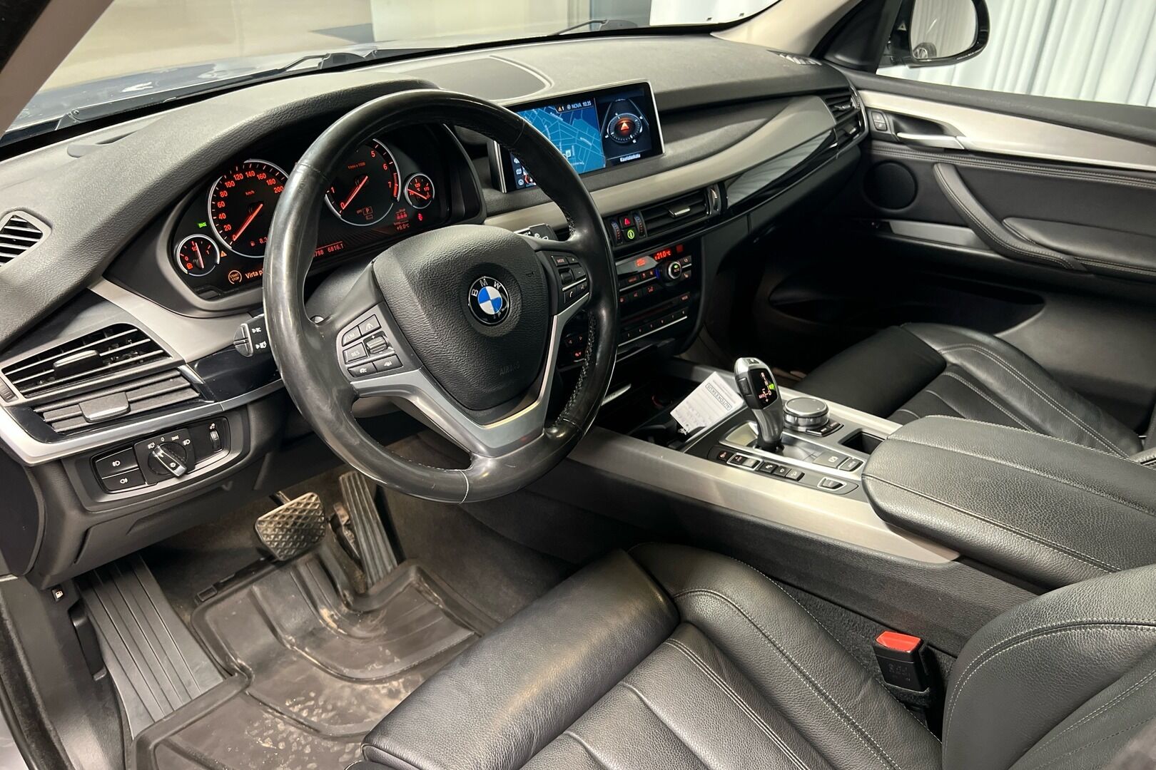 BMW X5 iso kuva 5